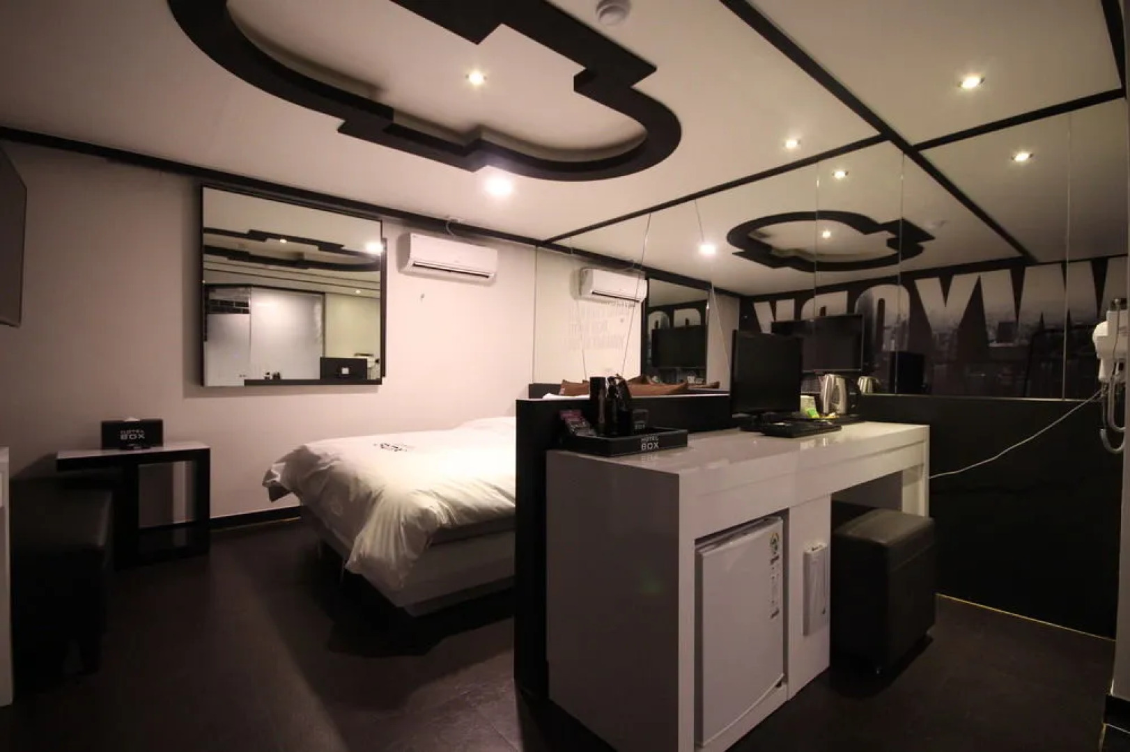 Box Hotel