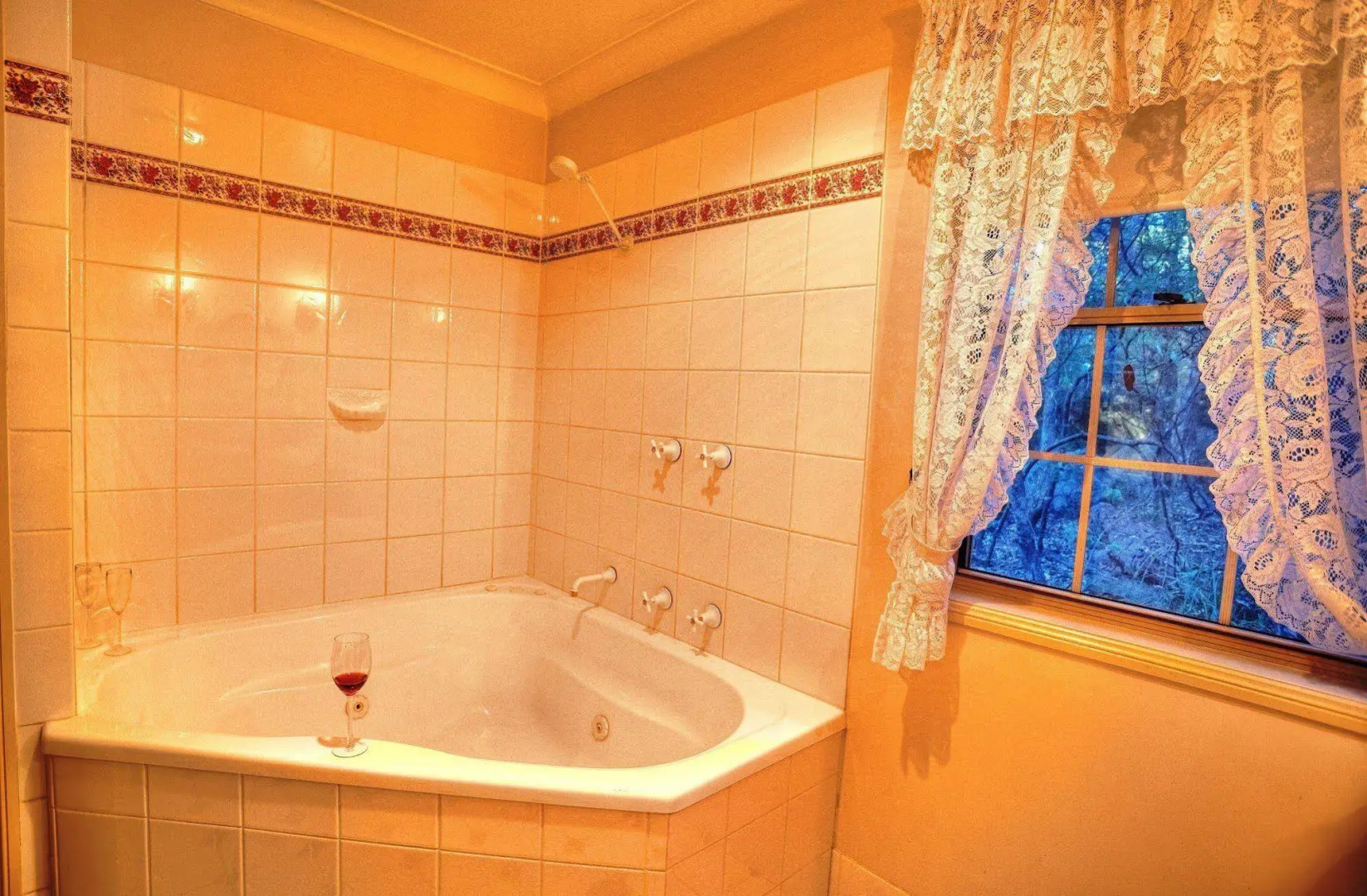 Honeysuckle Cottages Stanthorpe