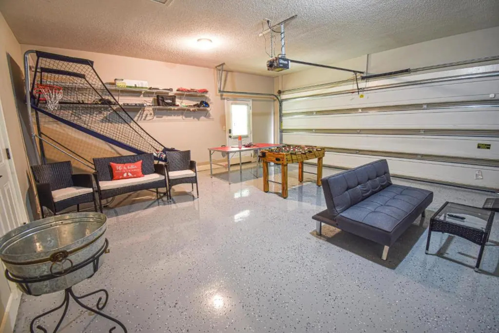 The Crimson Retreat Only 5 Miles to the Stadium BBQ Coffee Games