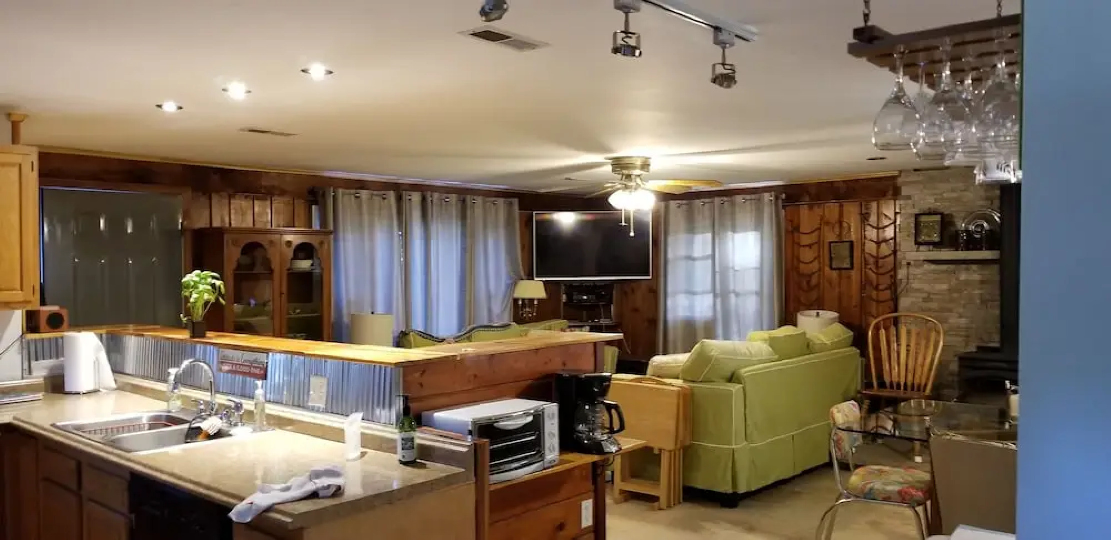 East Tawas Rustic Retreat - 3 Br Home