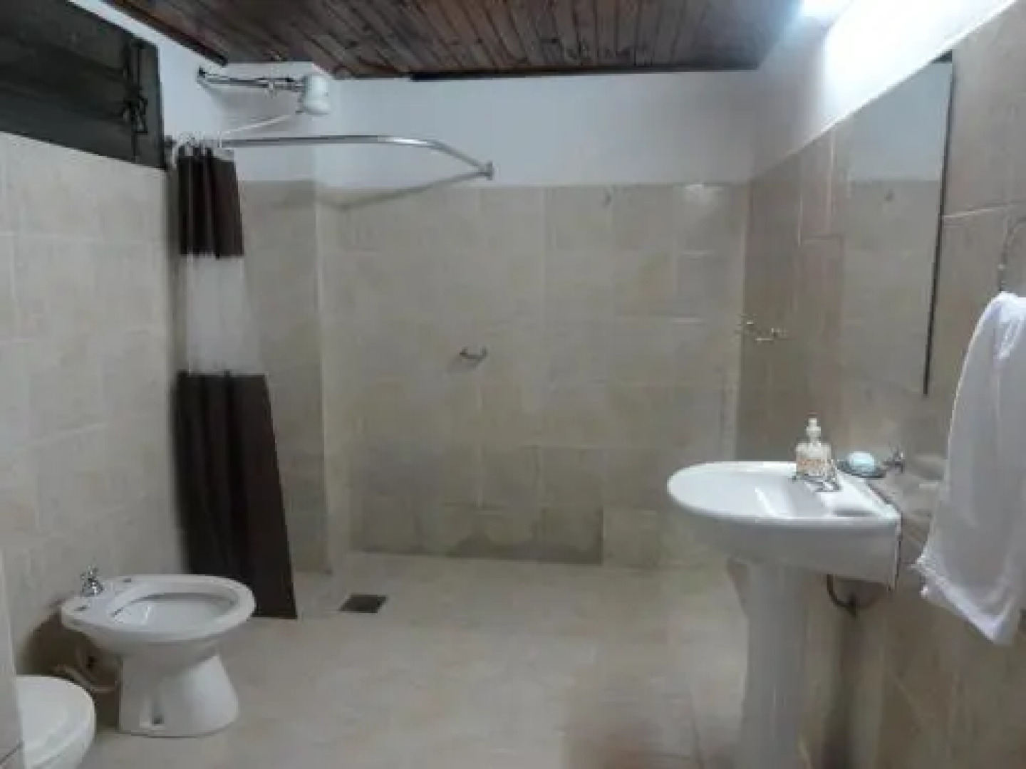 Colonial Hostel & Camping