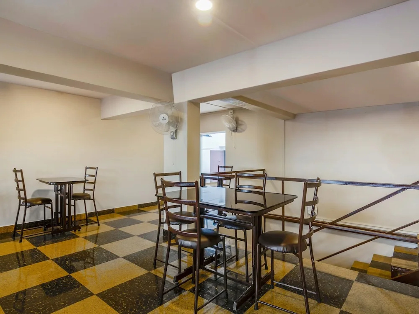 Oyo Flagship 39299 Aqualura