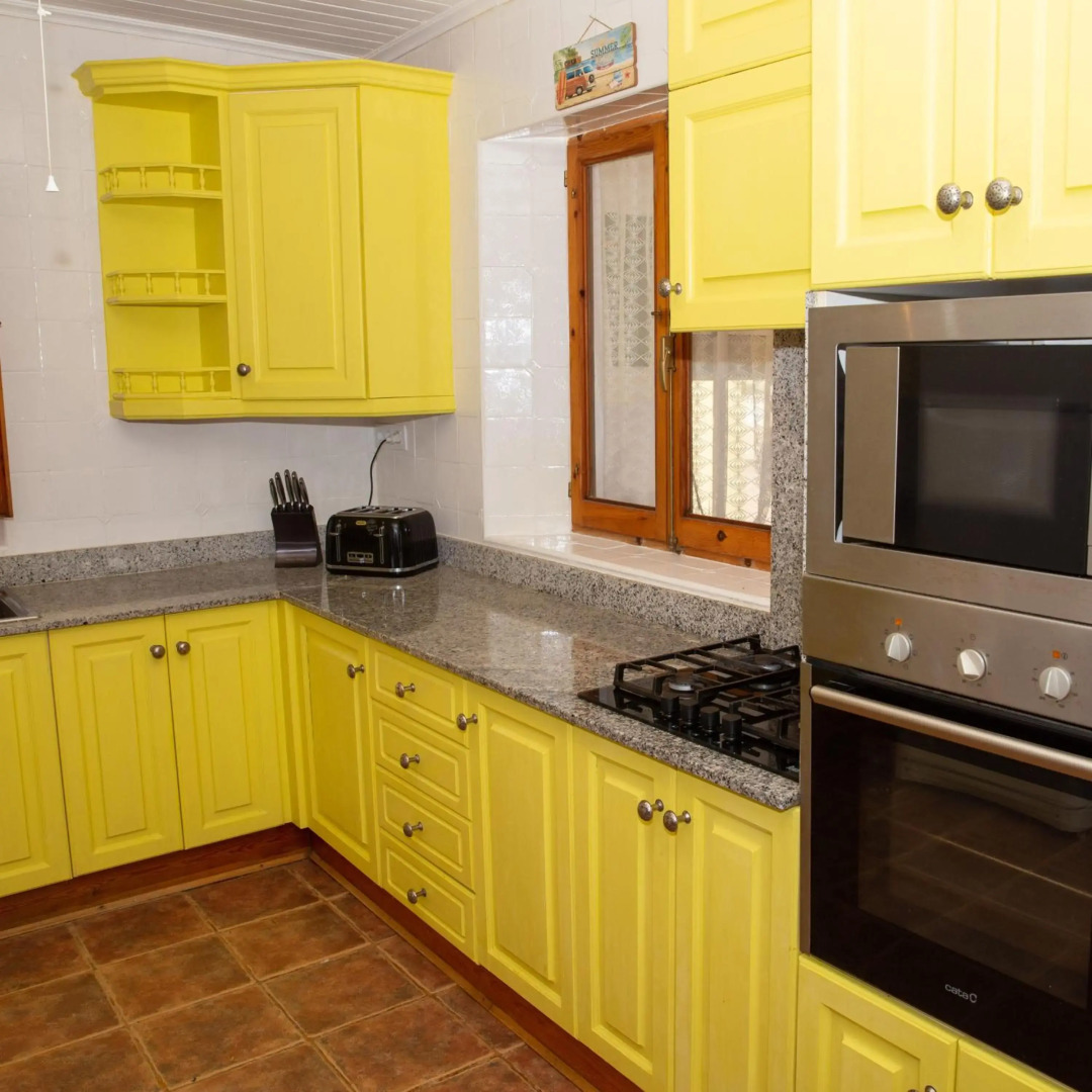 Casa Mari - fabulous semi-detached villa with swimming pool, tennis court and huge gardens