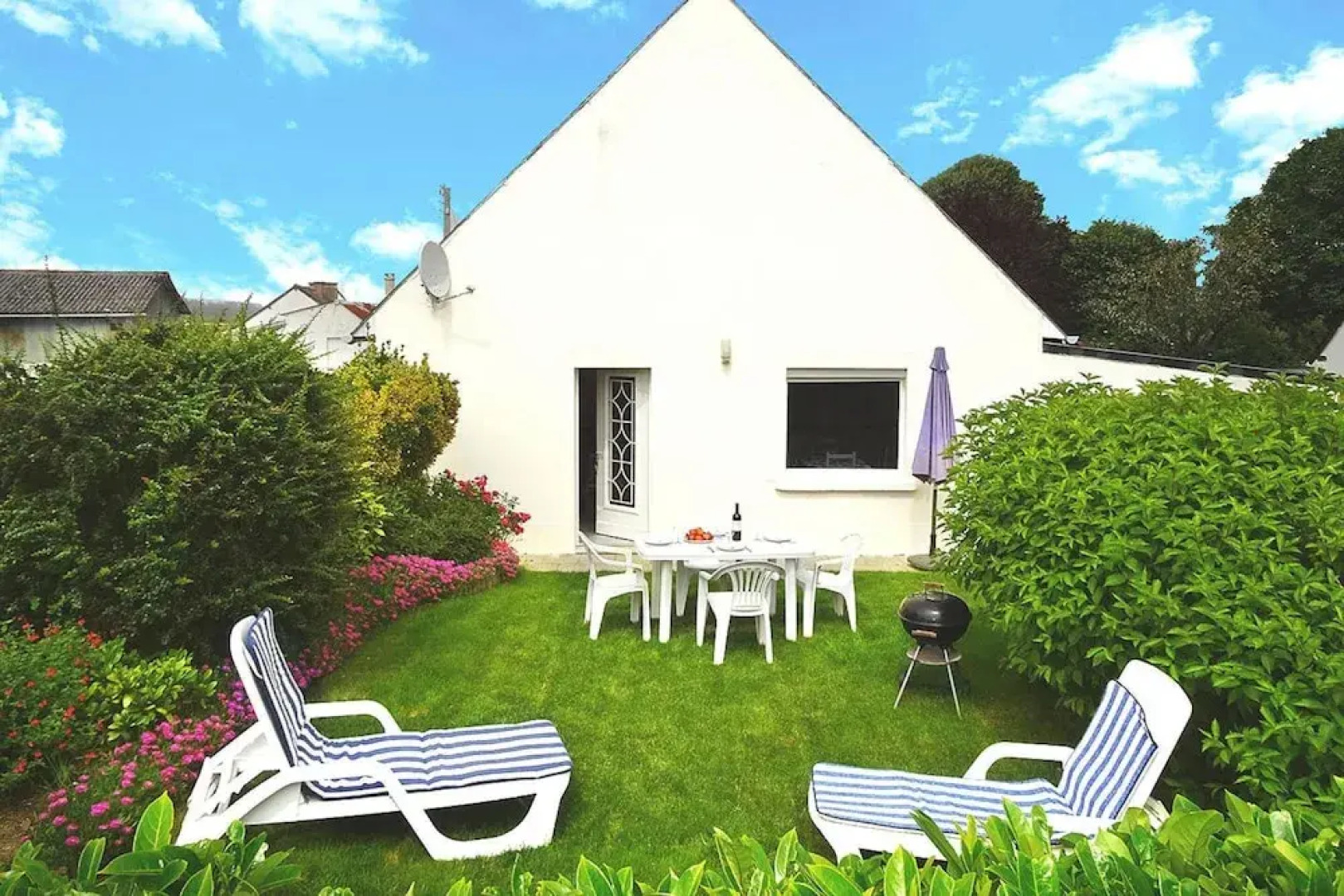 Nice Holiday Home Near the Beach, Hillion