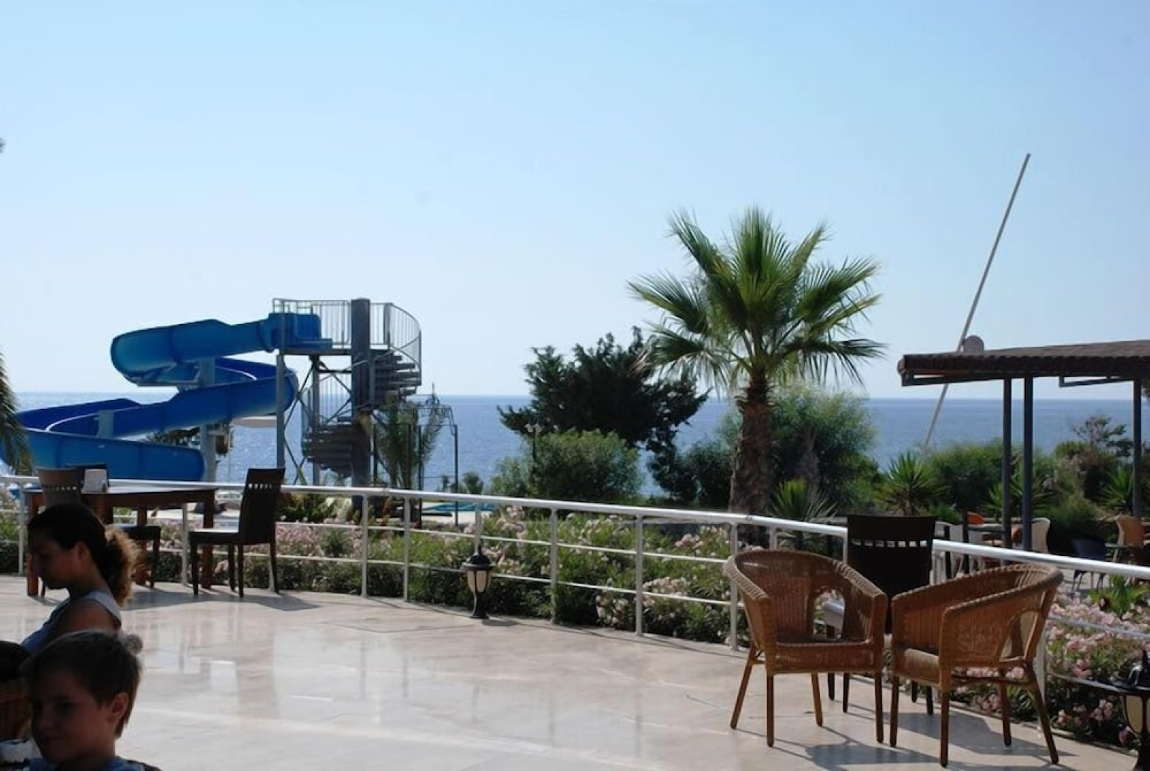 Yeldener Crystal Rocks