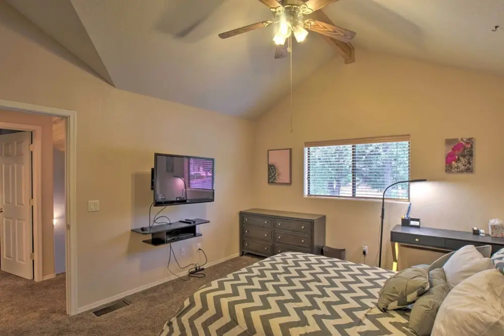 Forest-view Retreat in Payson, Close to Hiking!