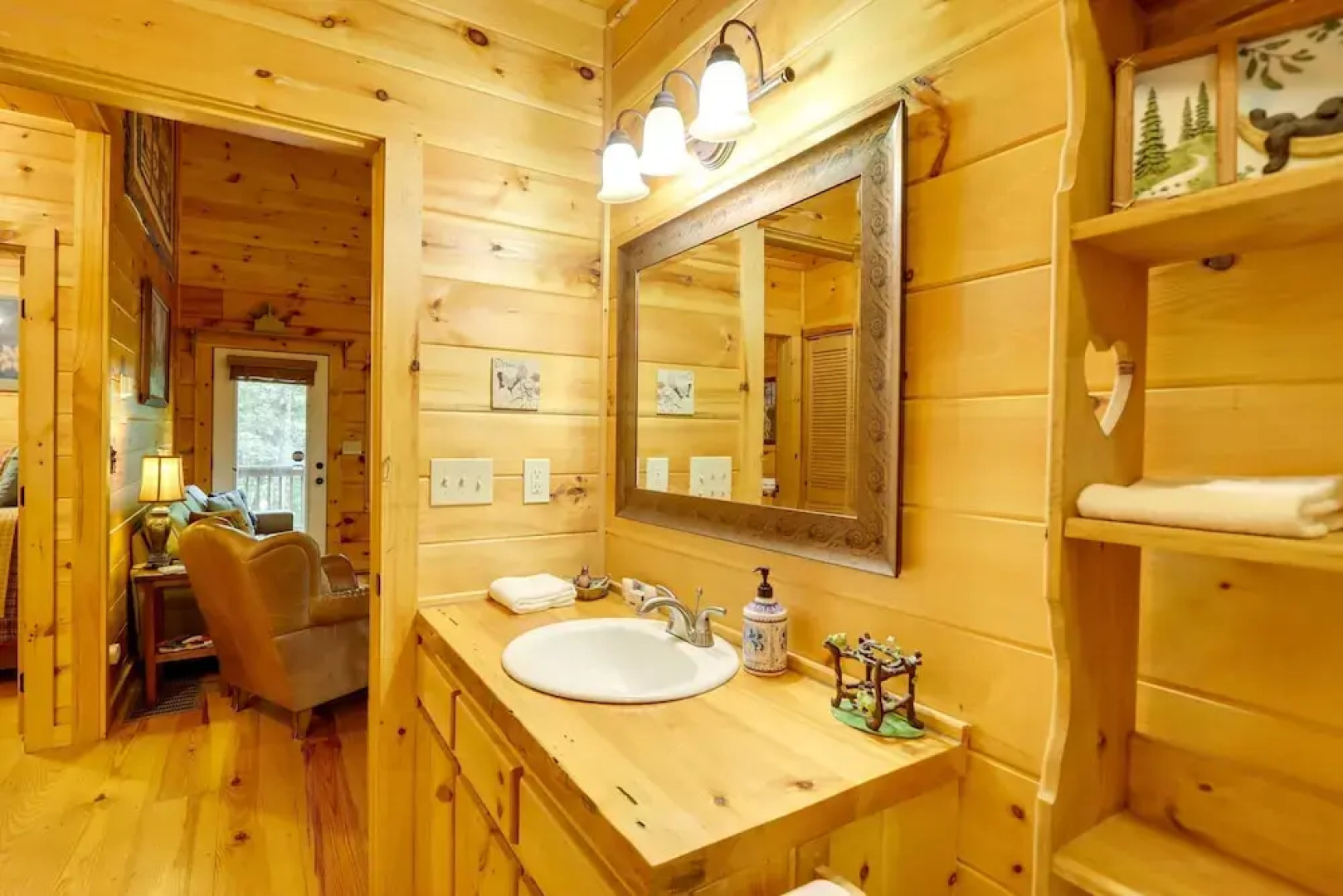 On Fightingtown Creek: Forested Mccaysville Cabin!