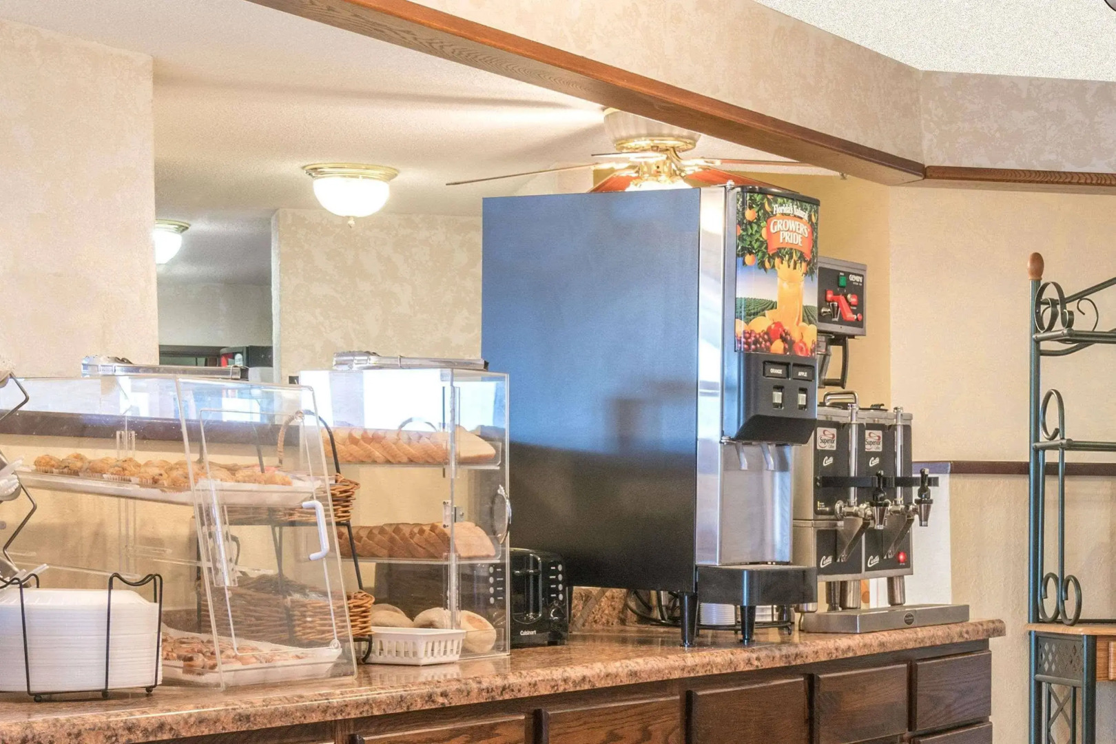 Howard Johnson Inn West Fargo