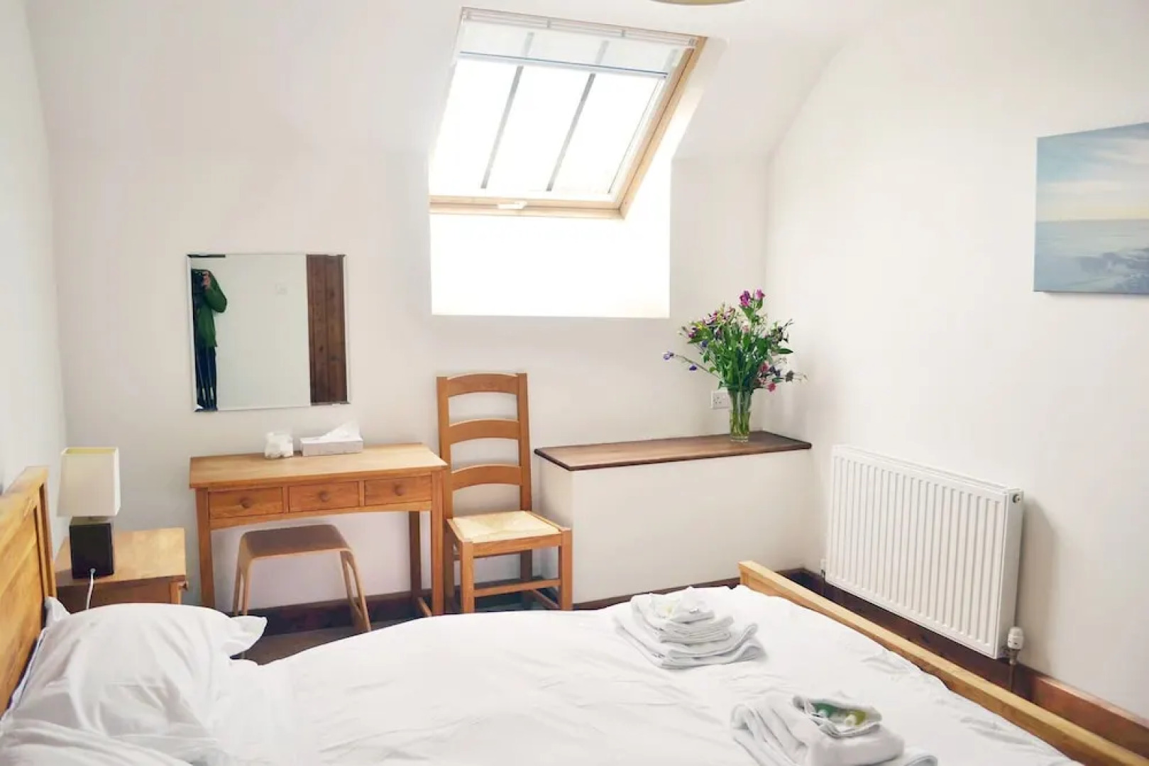 Beautifully converted 400-year-old threshing barn in East Devon. Pet-friendly.