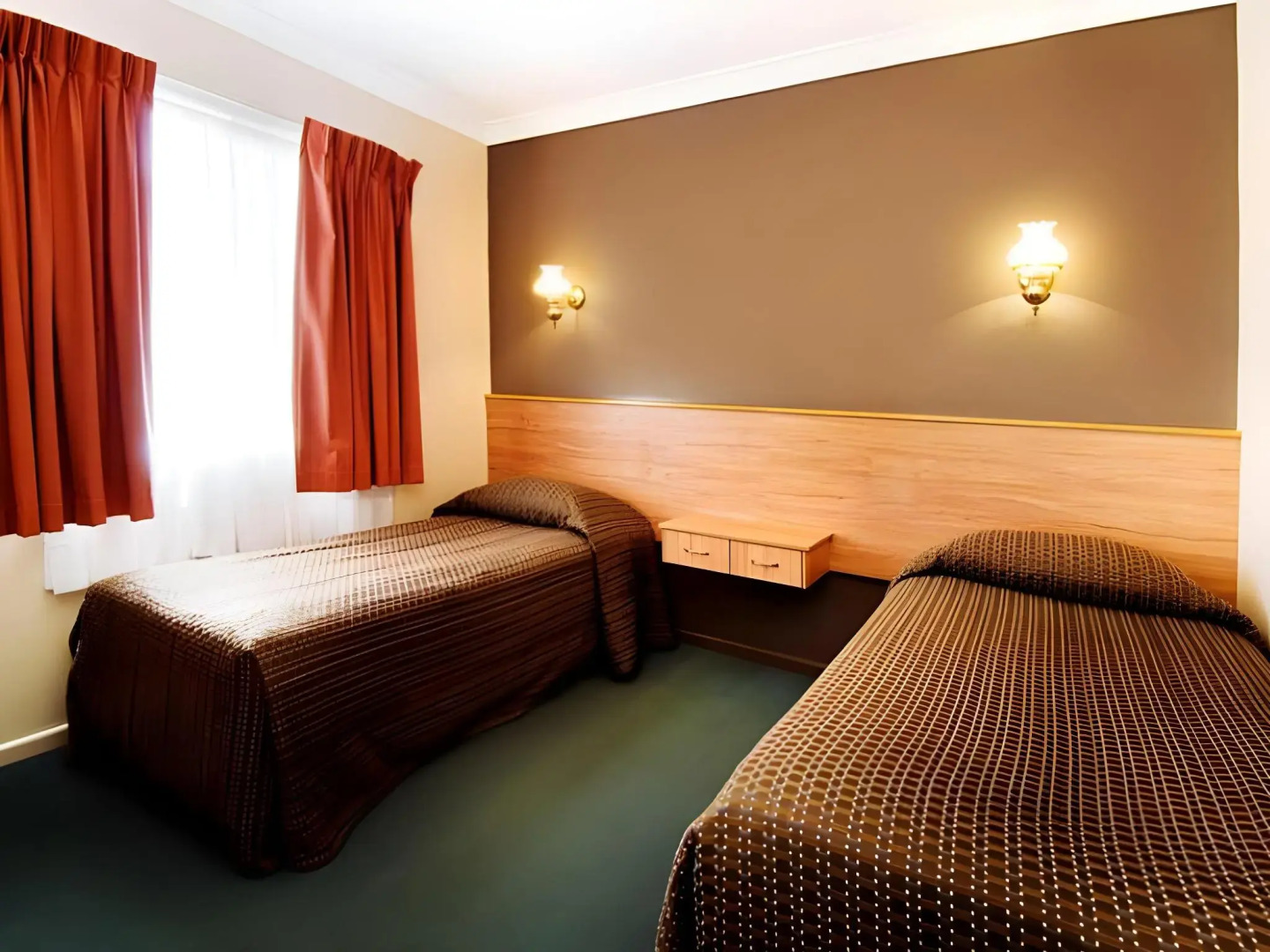 Riviera on Ruthven Motel