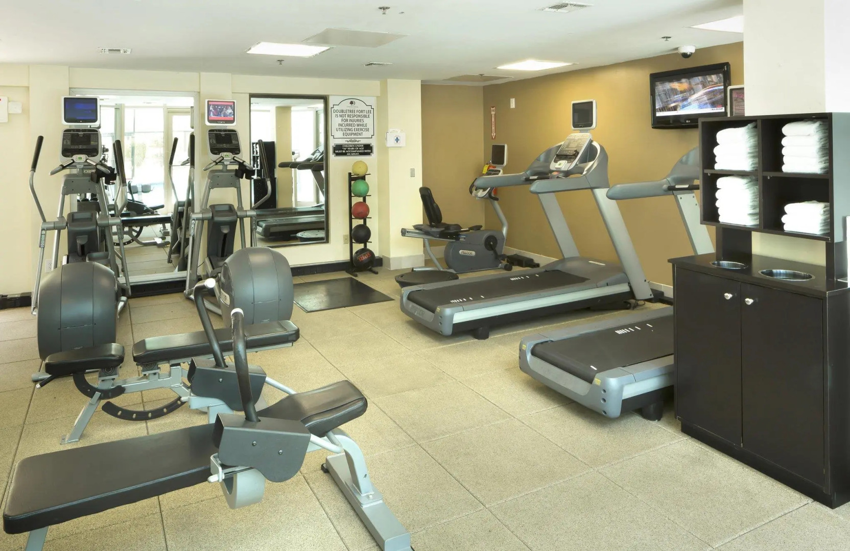 DoubleTree by Hilton Fort Lee - George Washington Bridge