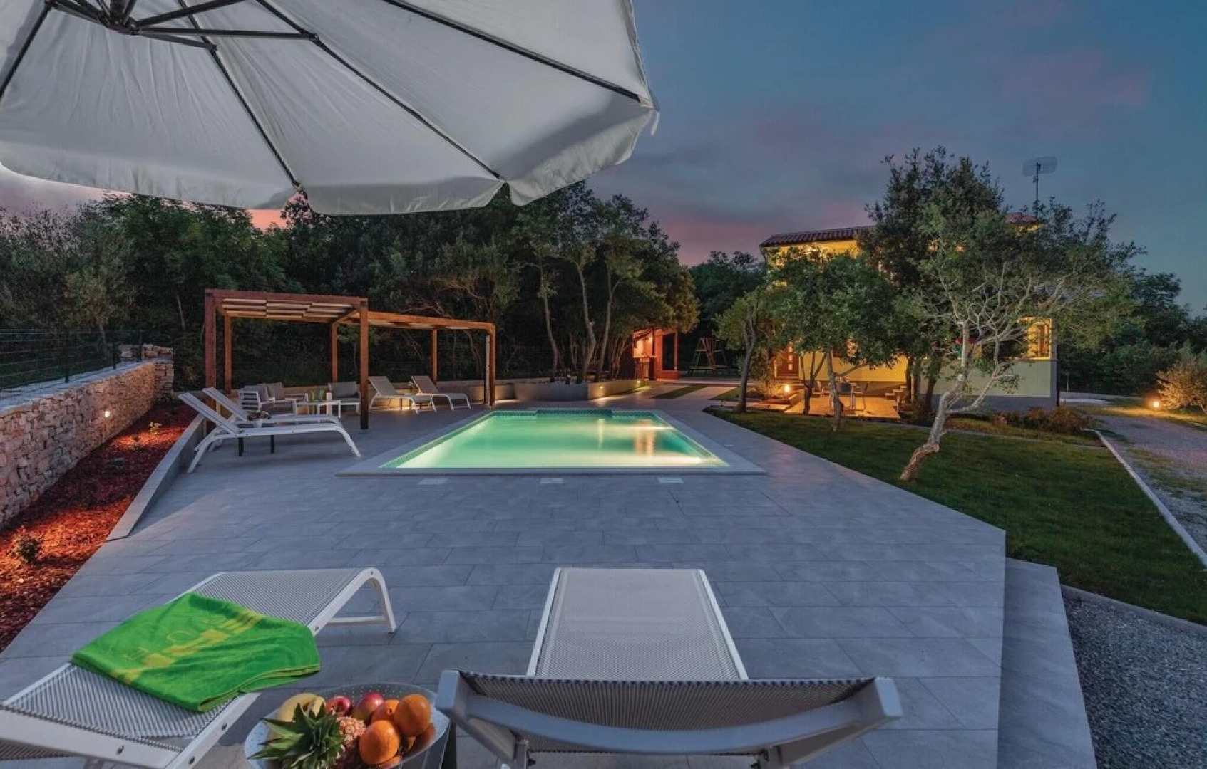 Nice Home in Peruski With Wifi and 2 Bedrooms