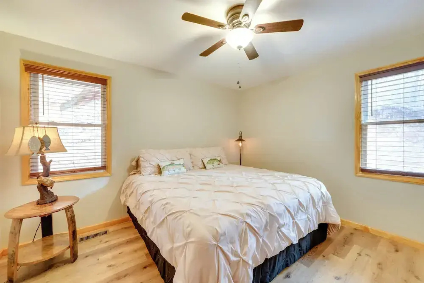 Cozy Waverly Cabin w/ Fireplace & Deck!