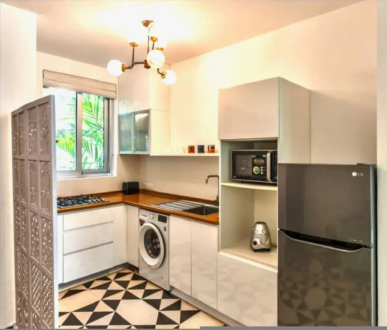 Modern Tropical 2bhk Near Beach Pool Garden
