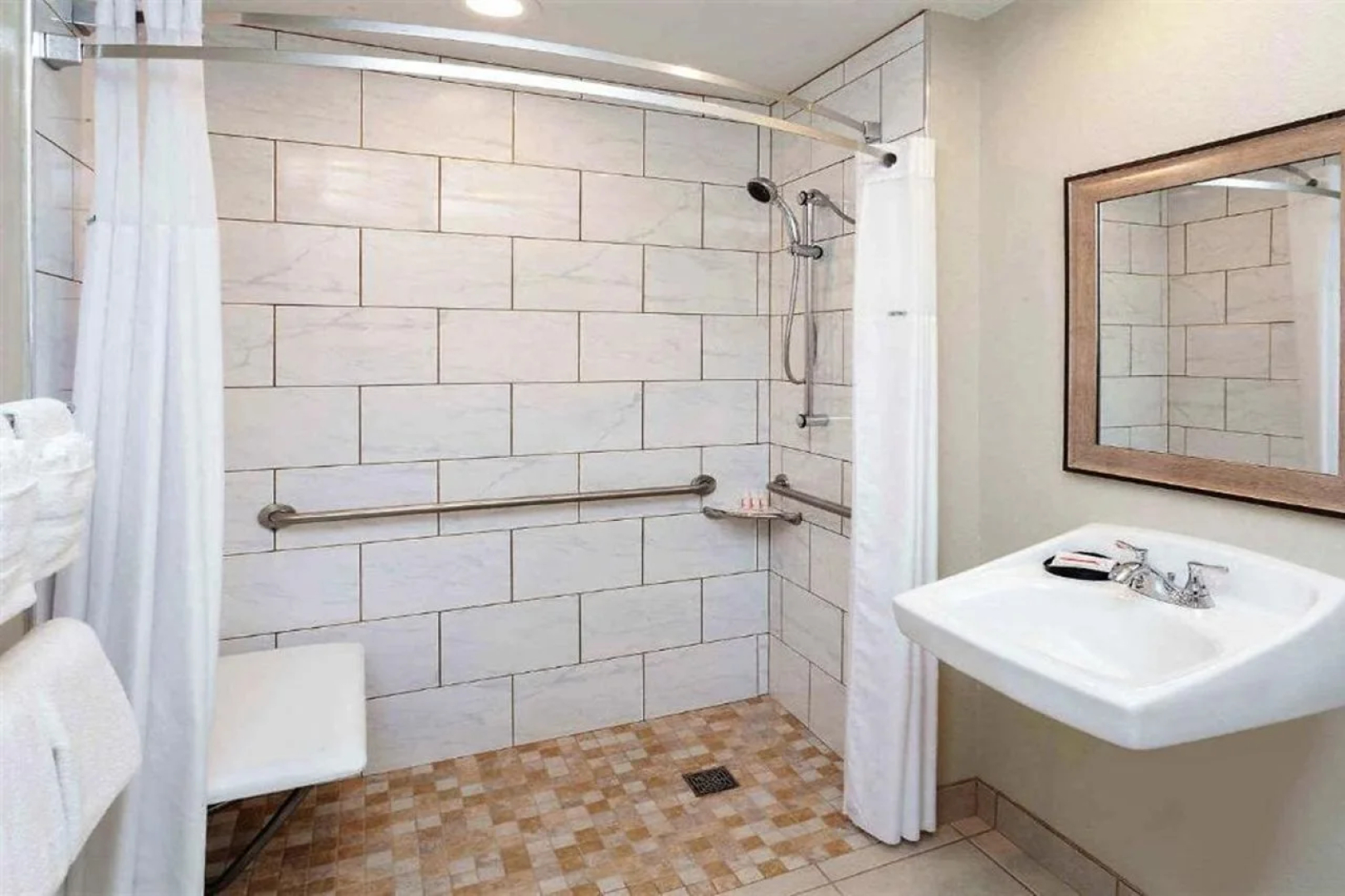 Comfort Inn & Suites Mundelein-Vernon Hills