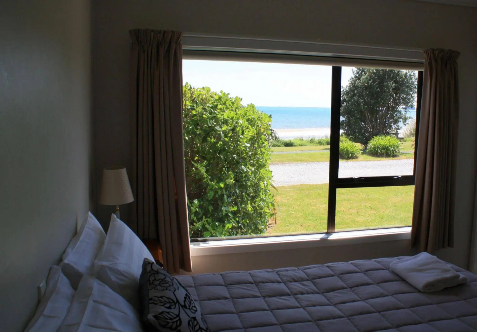 Pohara Beachfront Motel