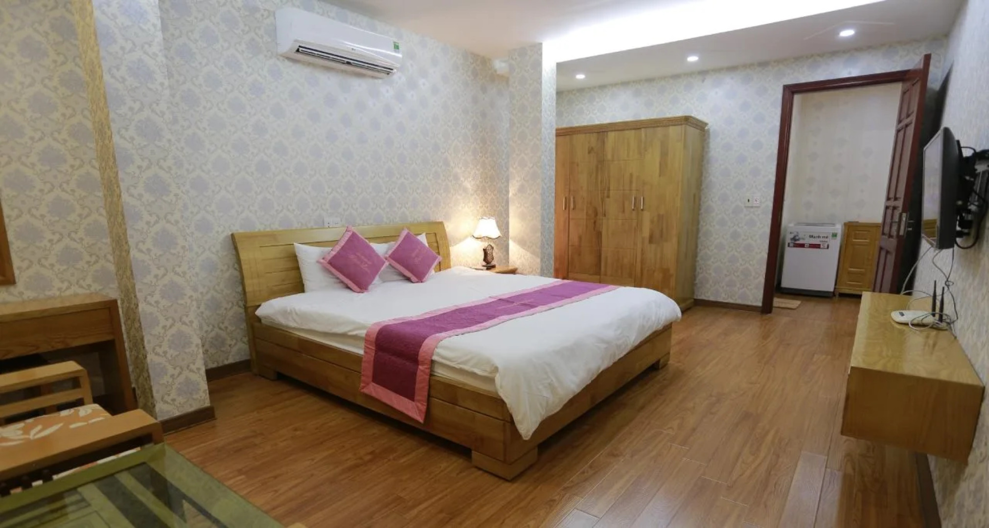 Tan Long Lakeside Hotel