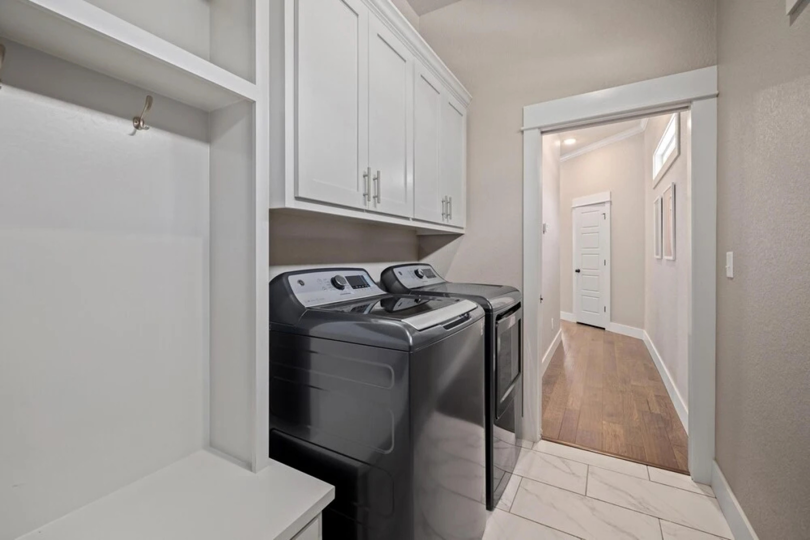 Big Blue on Main-hot Tub-less Than 1 Mi to Square