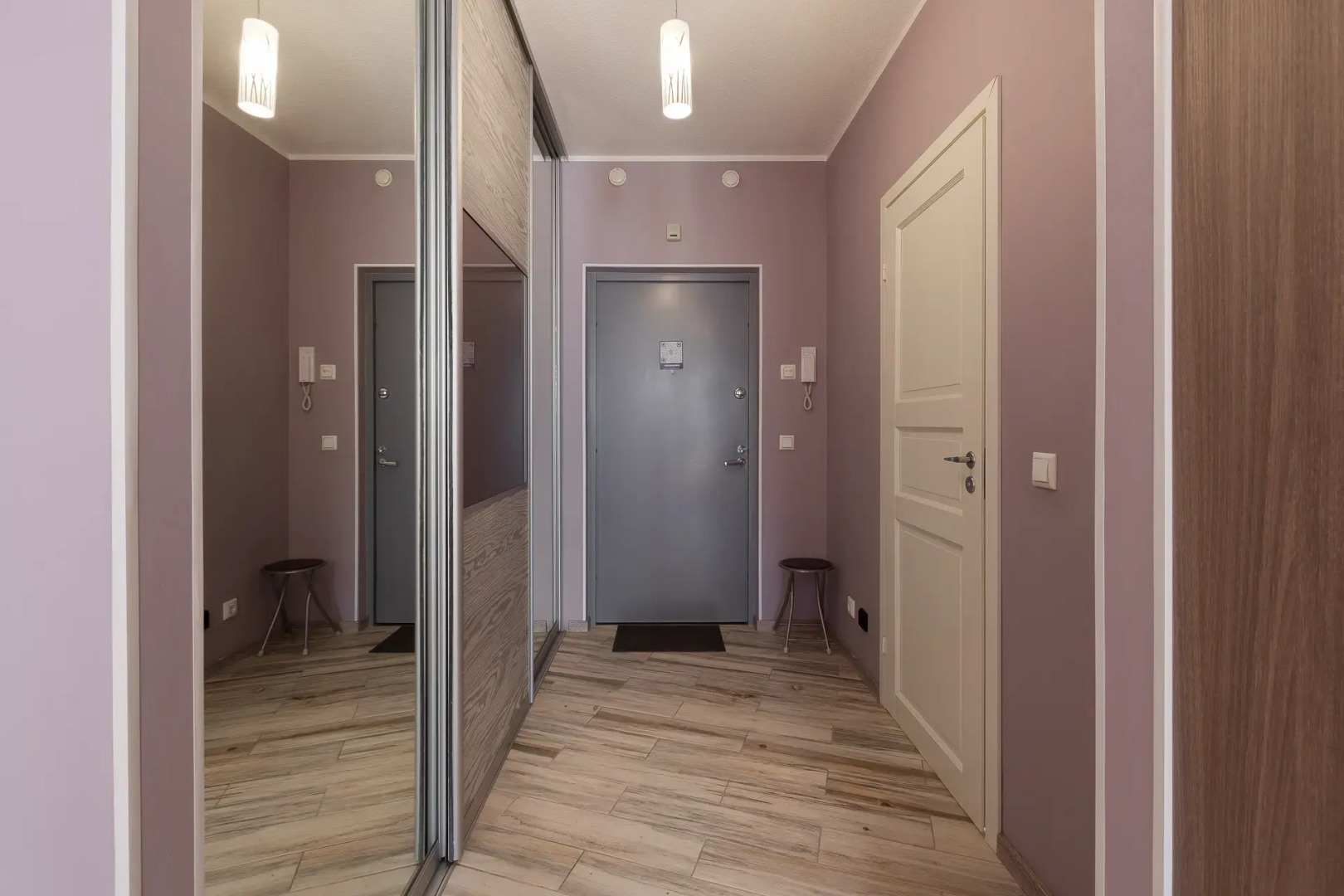 БелосНежность на набережной Обводного канала 108