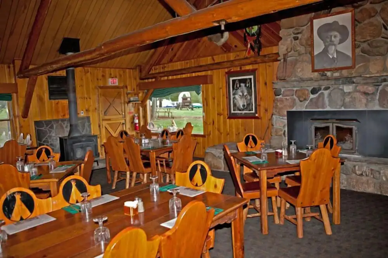 Pahaska Tepee Resort