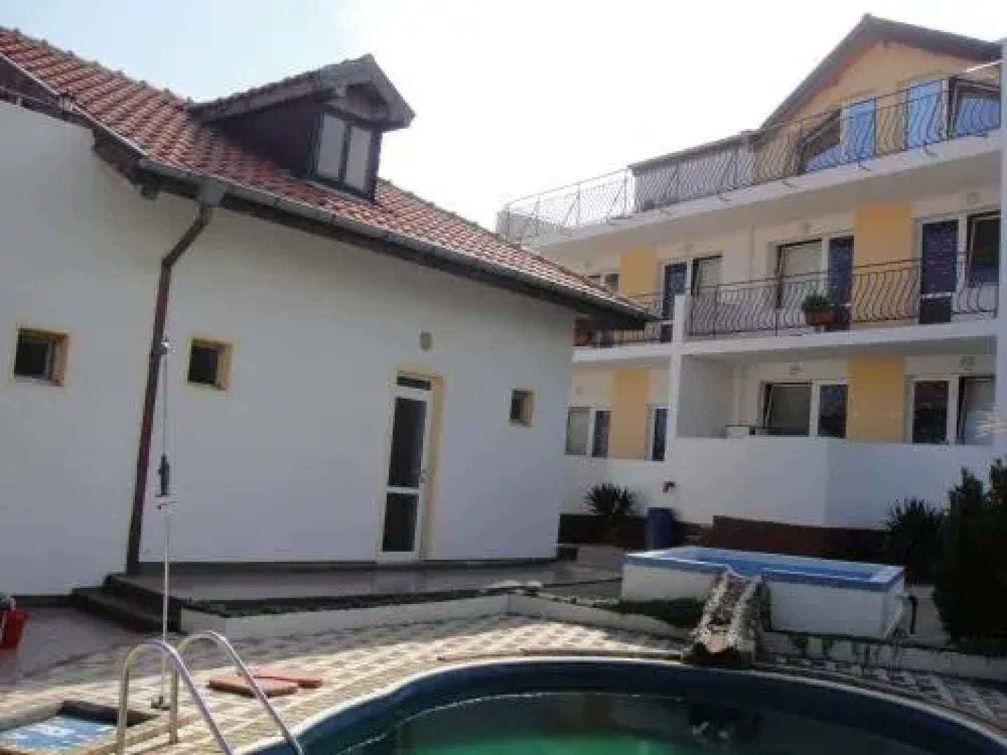 Guest House Evin Rai