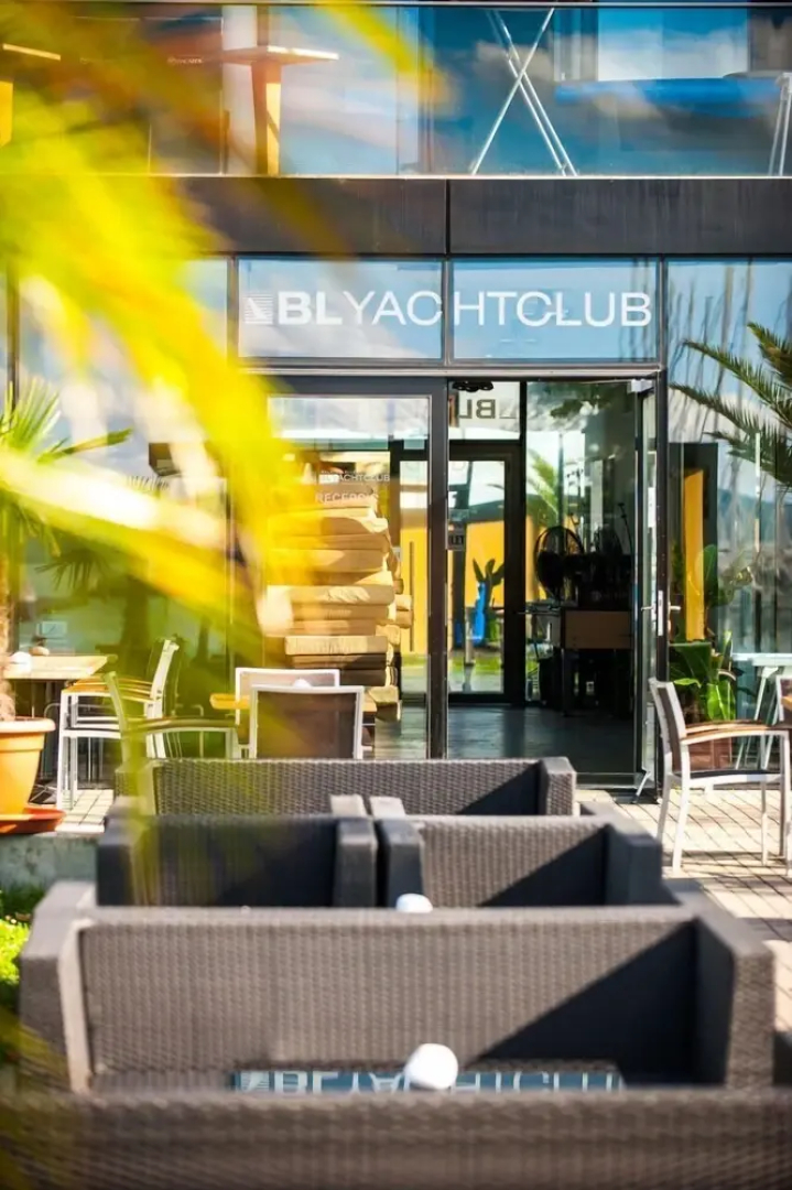 BL YachtClub & Apartments