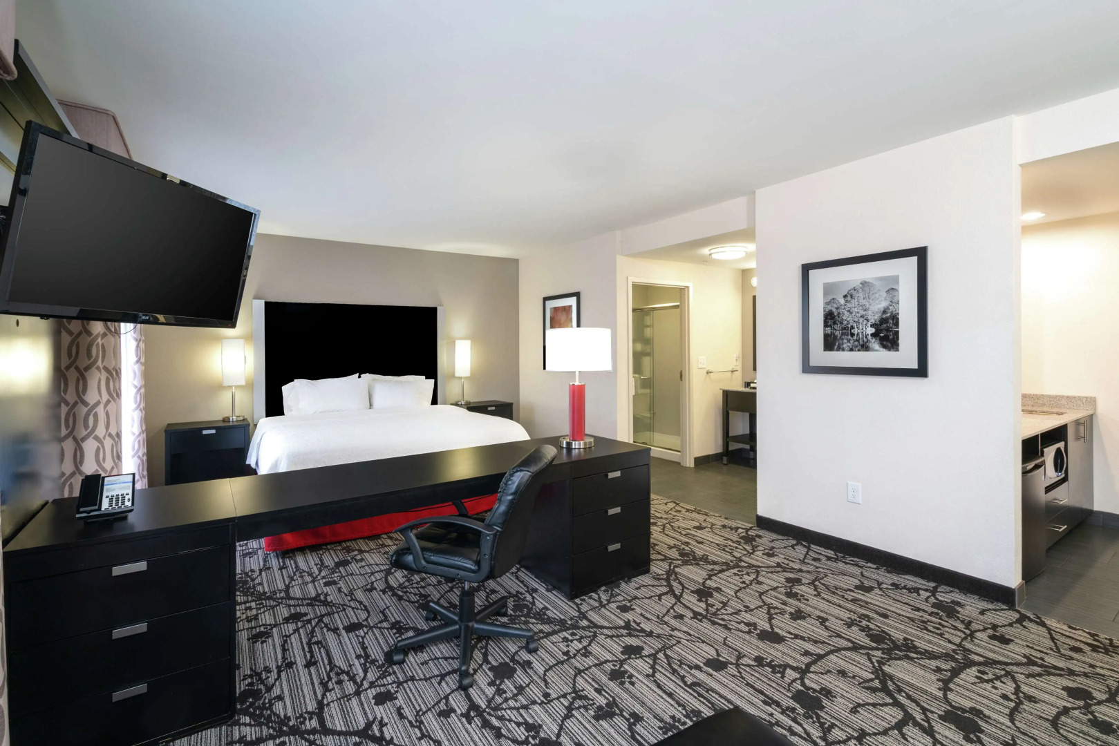 Hampton Inn & Suites Roanoke Airport