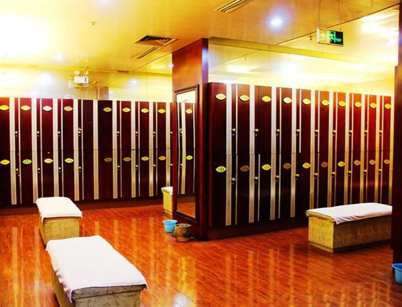 Zhonghong Business Hotel