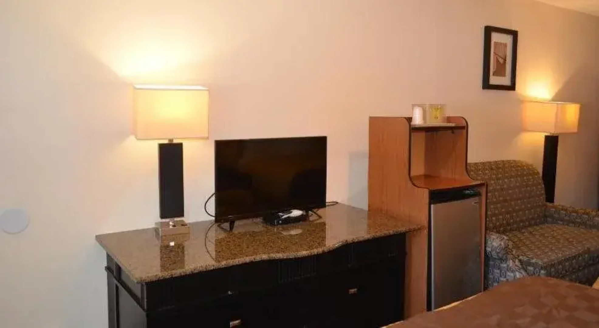 Enfirld Inn and Suites Bradley Airport