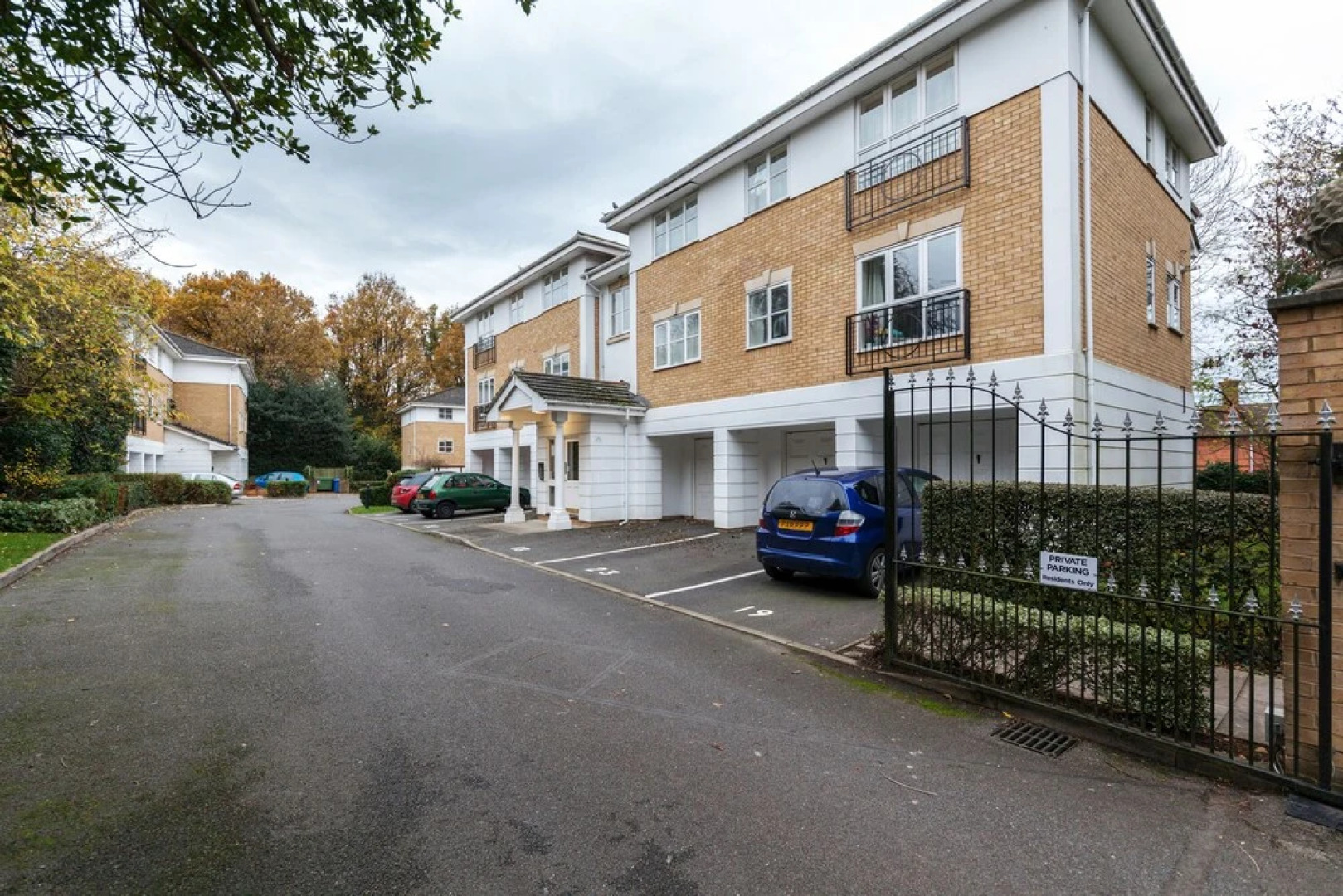 Roomspace Apartments -Sabin Gates