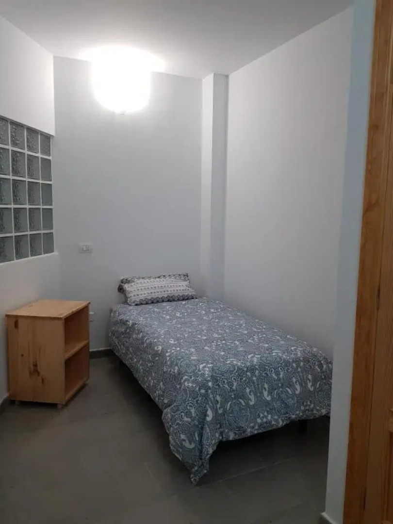 Apartamento privado en una zona tranquila y próxima al aeropuerto TF norte y a la ciudad de San Cristóbal de la Laguna .