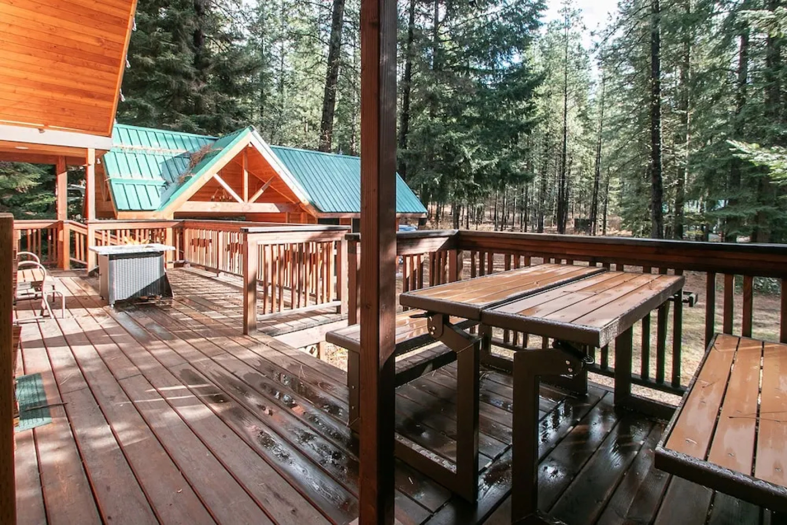 Tivoli Chalet Apartment 3 NW Comfy Cabins