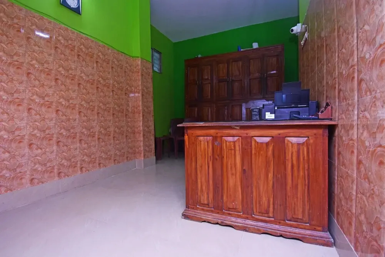 SPOT ON 43674 Apanjan Hotel