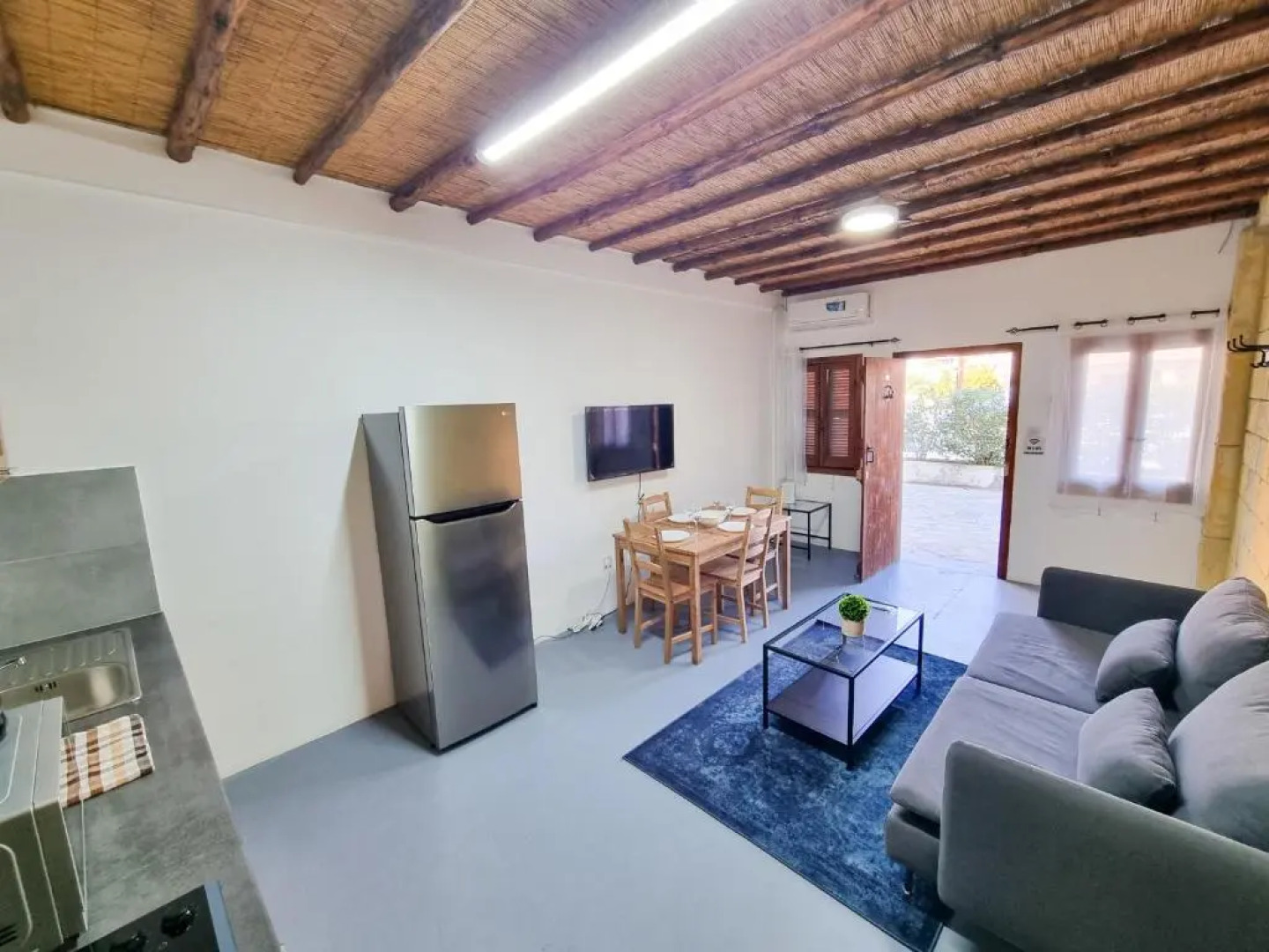 Mountains Retreat Rooms & Suites