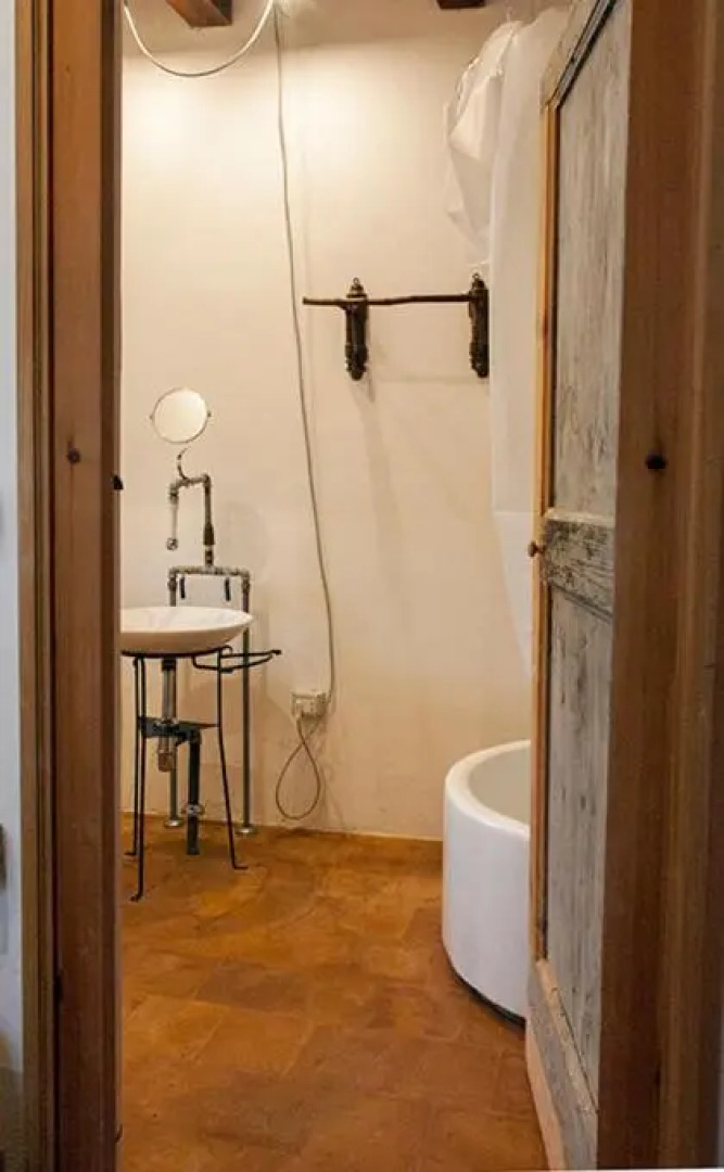 BORGO PETELIA, Casa Castiglione, Antica casa su due piani con scala esterna