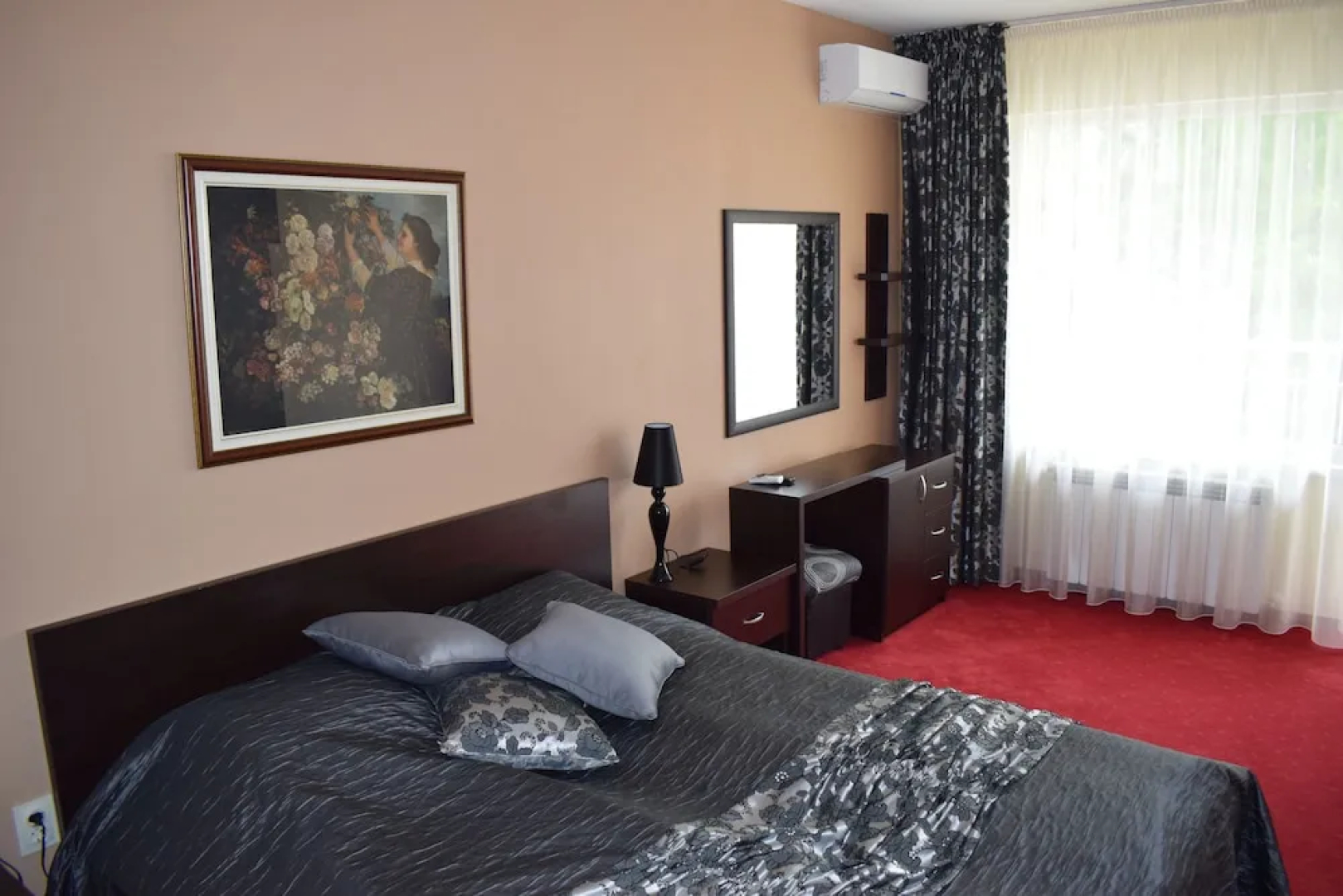 Druzhba Hotel