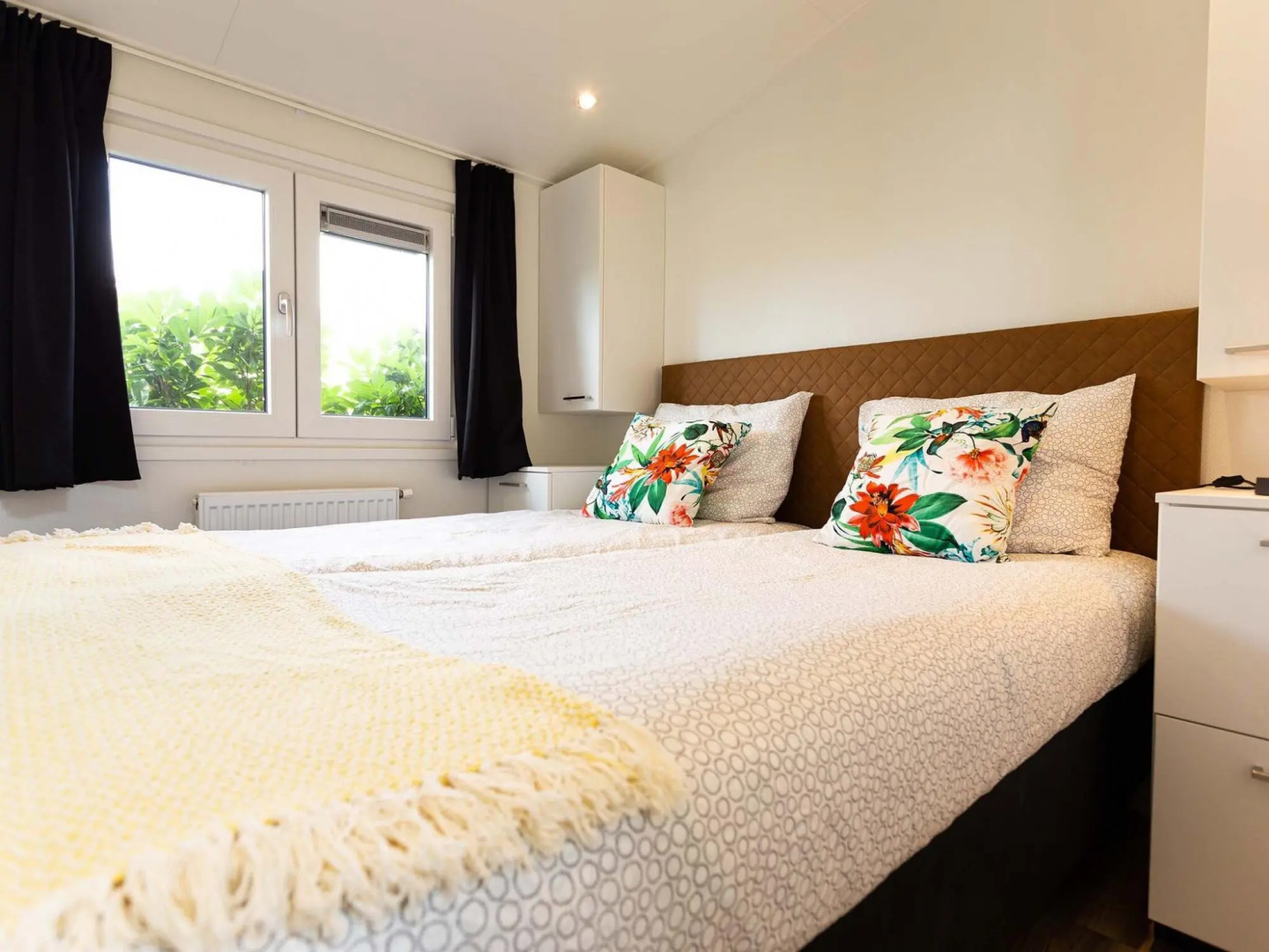 Detached chalet with dishwasher, on a holiday park, 8 km. from beautiful Hoorn