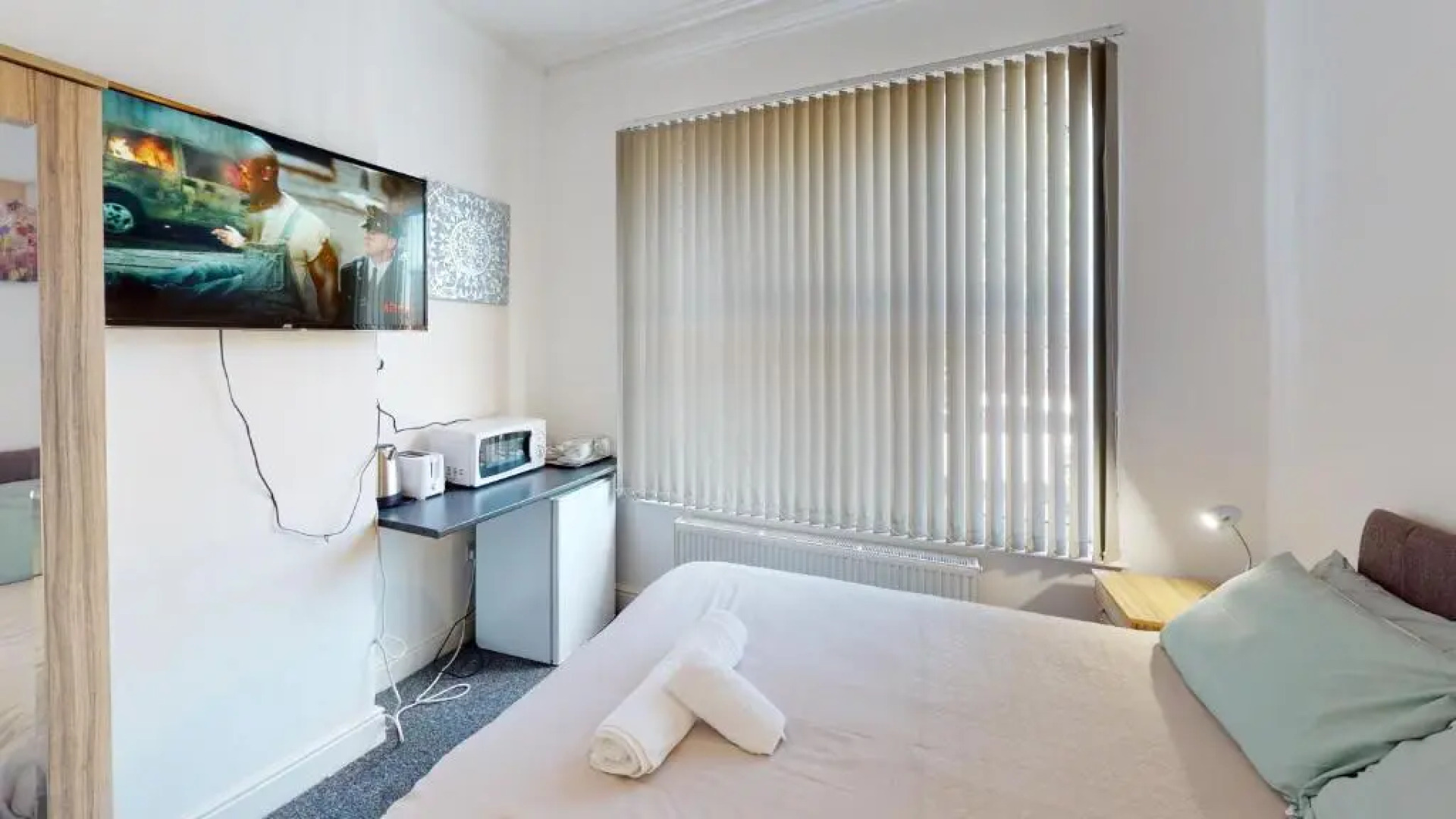 J kyns Apartment 2 Bedrooms house with two double beds