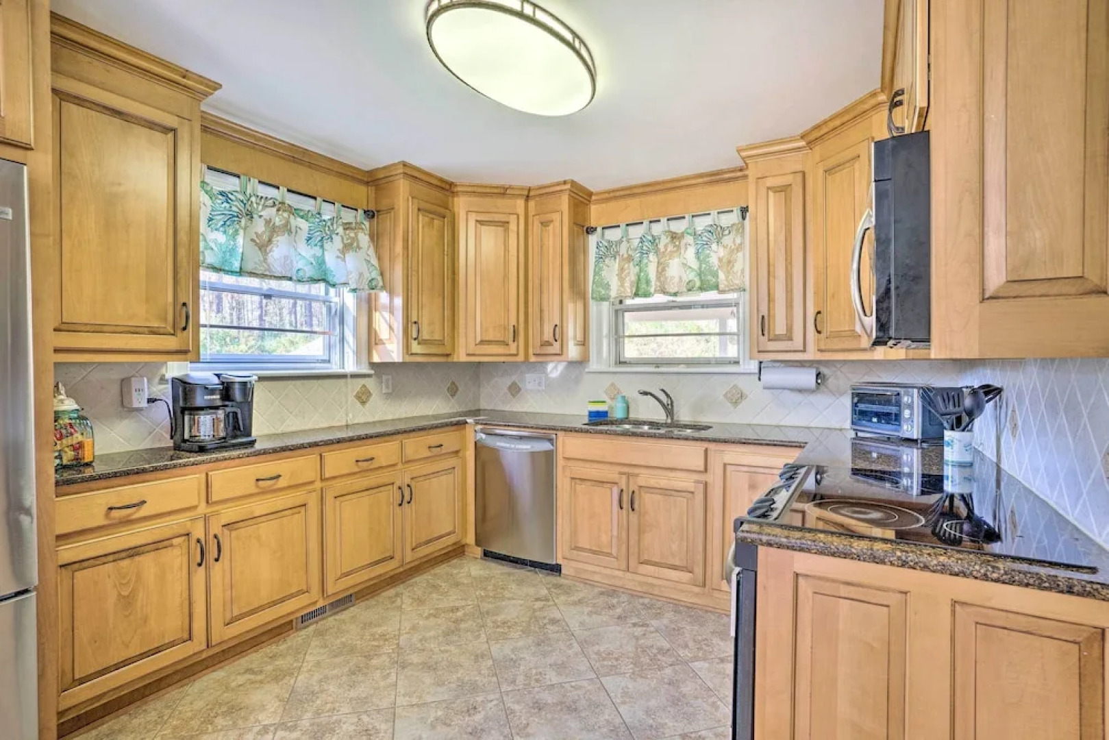 'the Oyster Bed' Retreat w/ Pool & Game Room