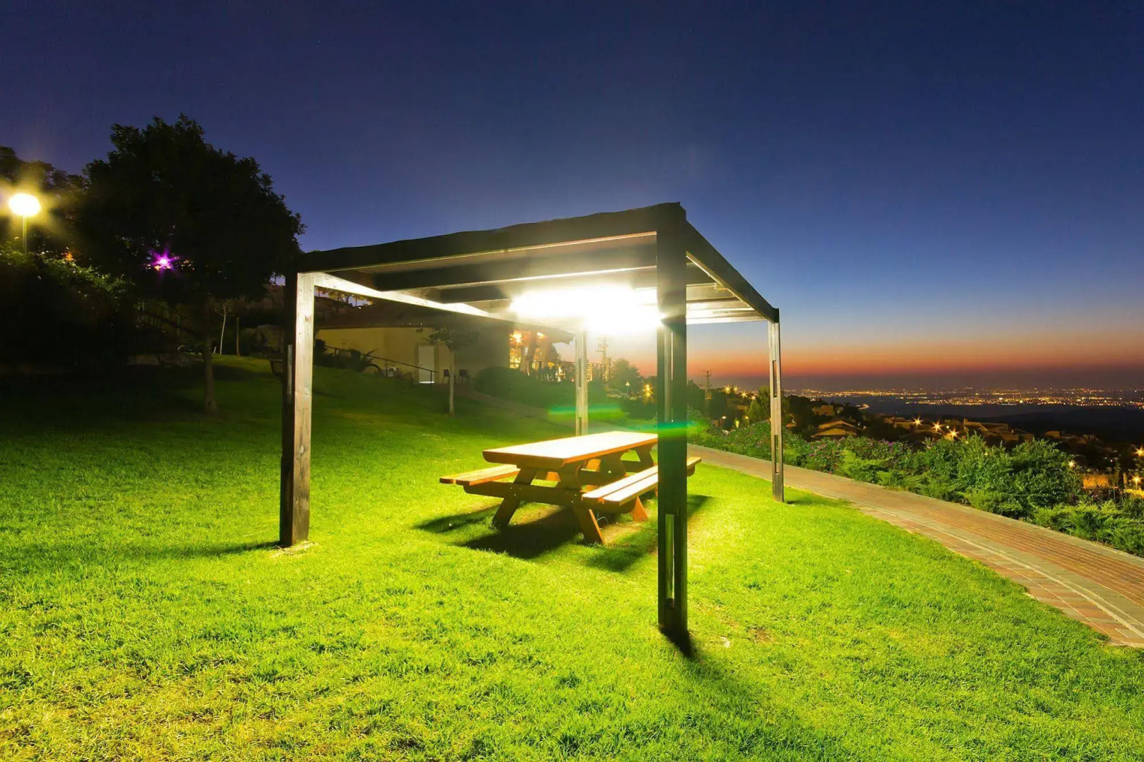 Shoresh Green Hills Family Suites Hotel