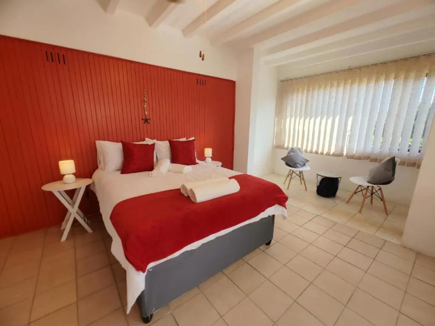 Cozy beach cottage with communal pool