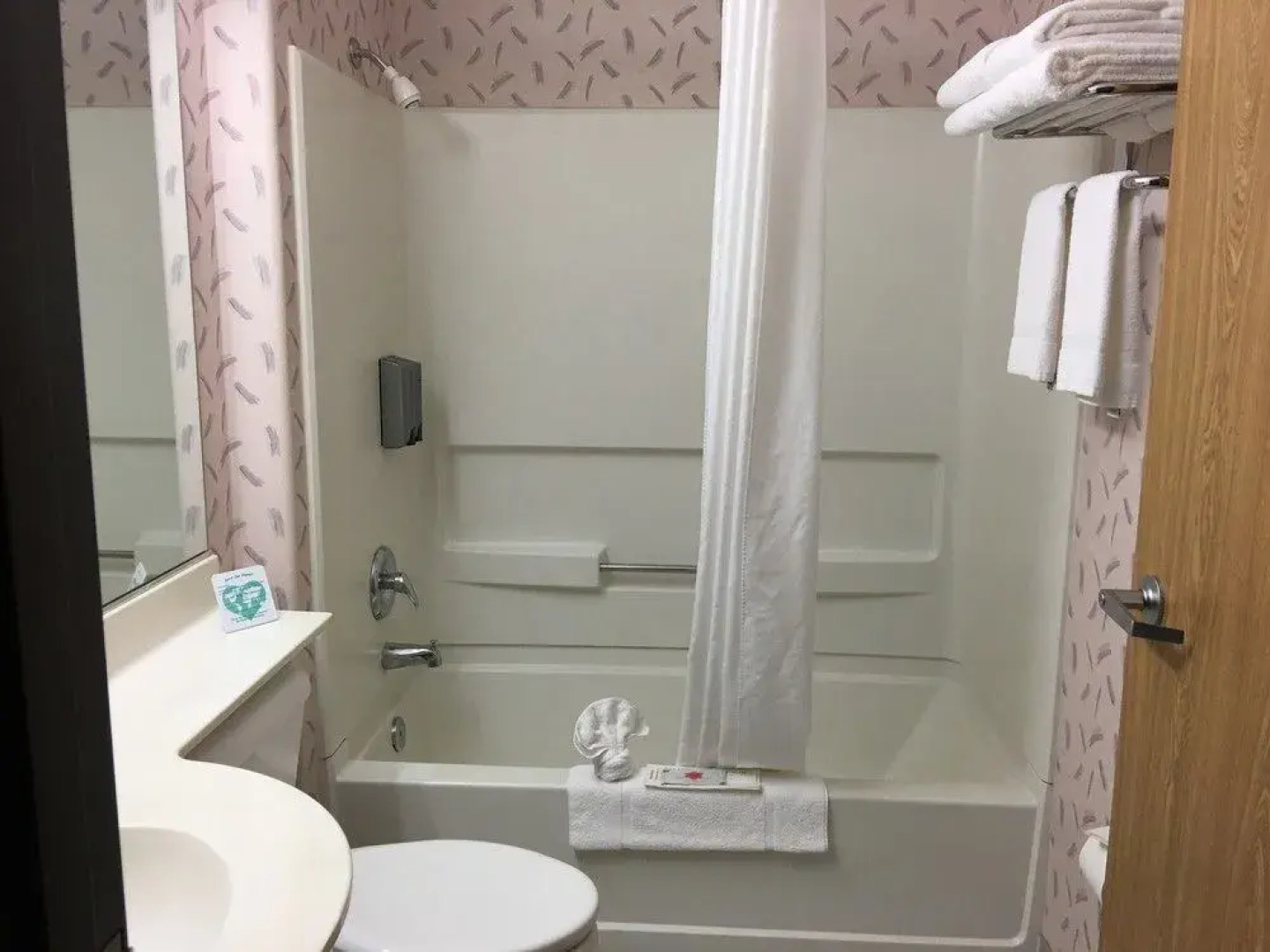 GuestHouse Inn & Suites Sutherlin