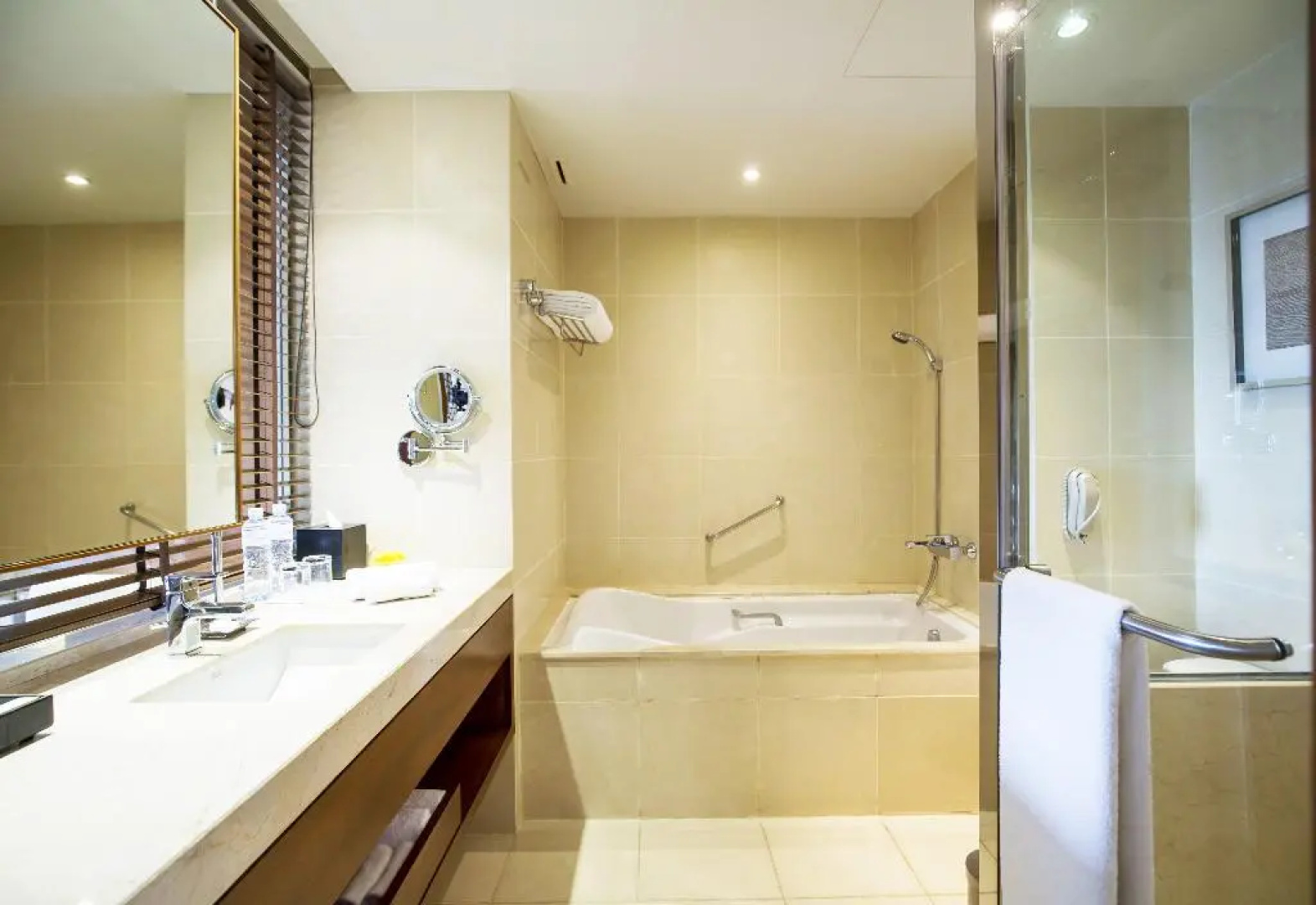 Crowne Plaza Bangkok Lumpini Park by IHG