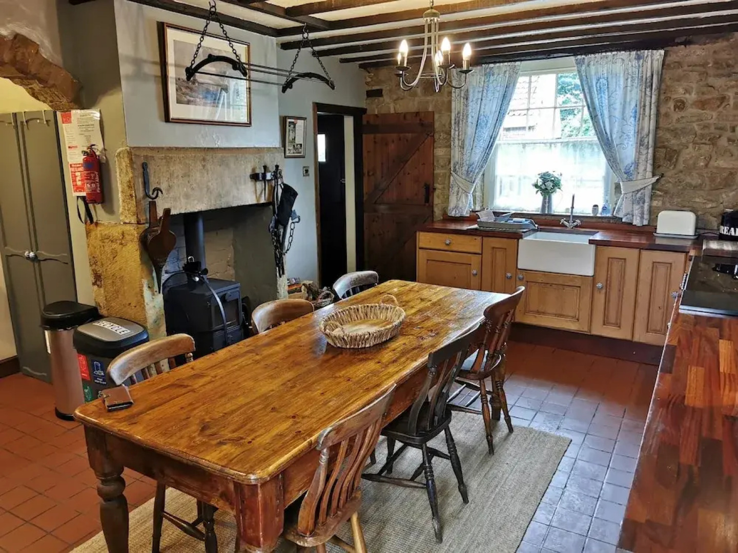 Pathways Holiday Cottage a Delightful 18th Century Stone Cottage in Derbyshire