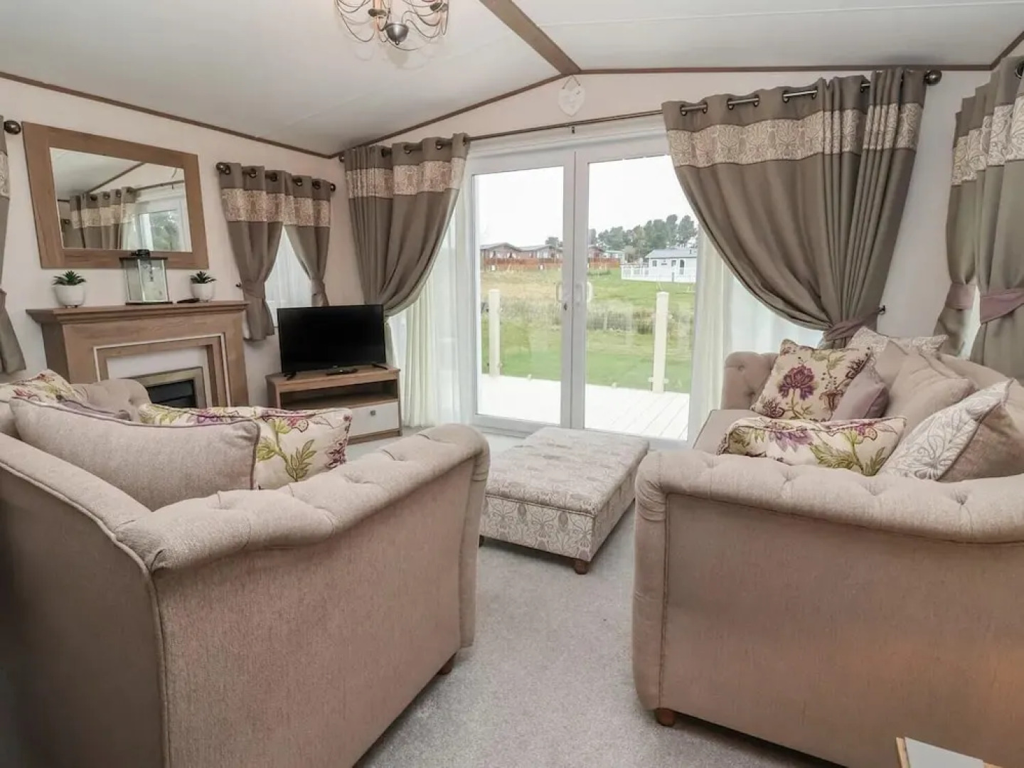 Whispering Willows 2-bed Lodge in Scarborough