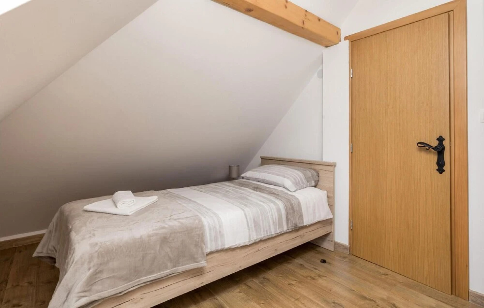 Amazing Home in Otocac With Wifi, 4 Bedrooms and Outdoor Swimming Pool