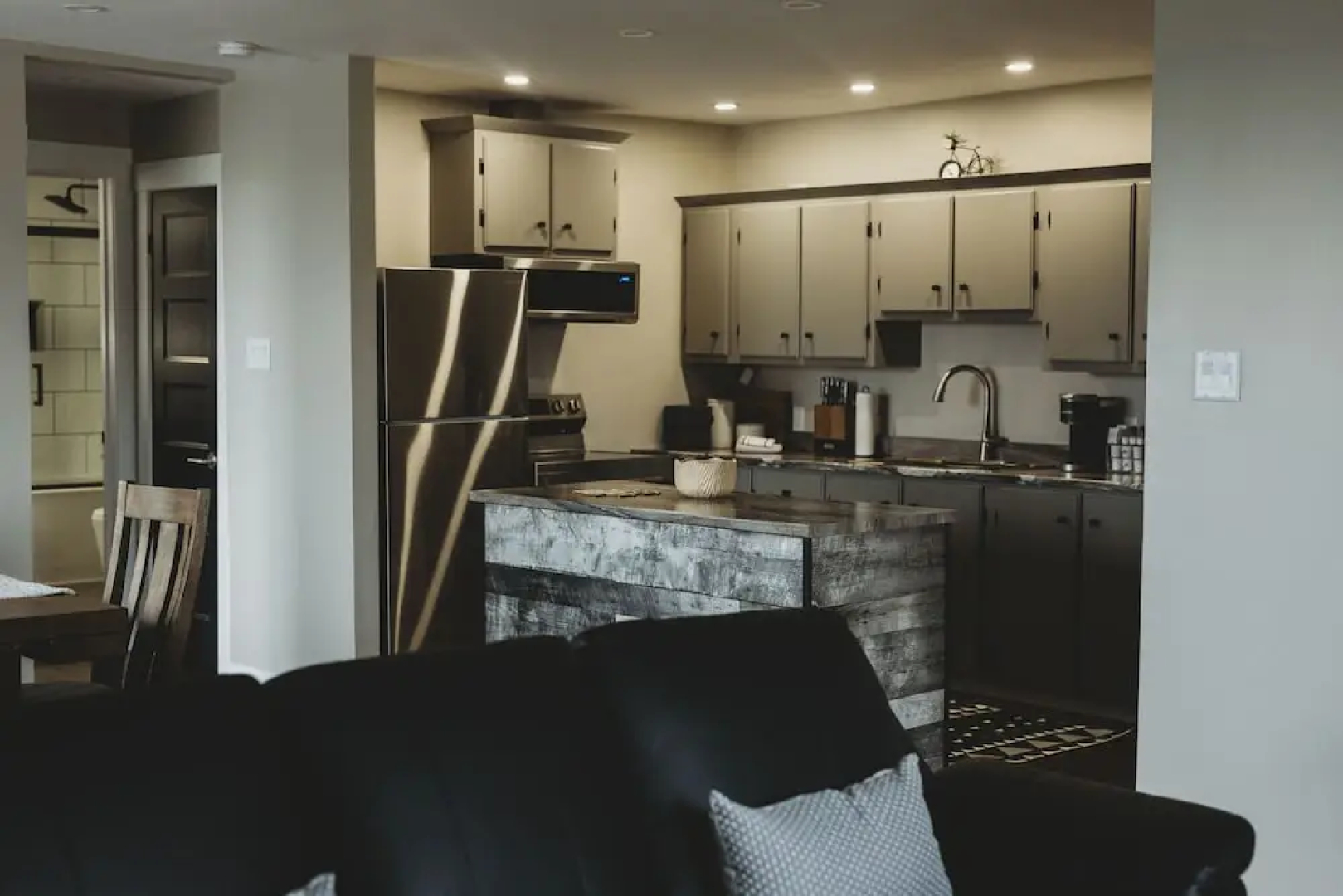 Riverside Suites