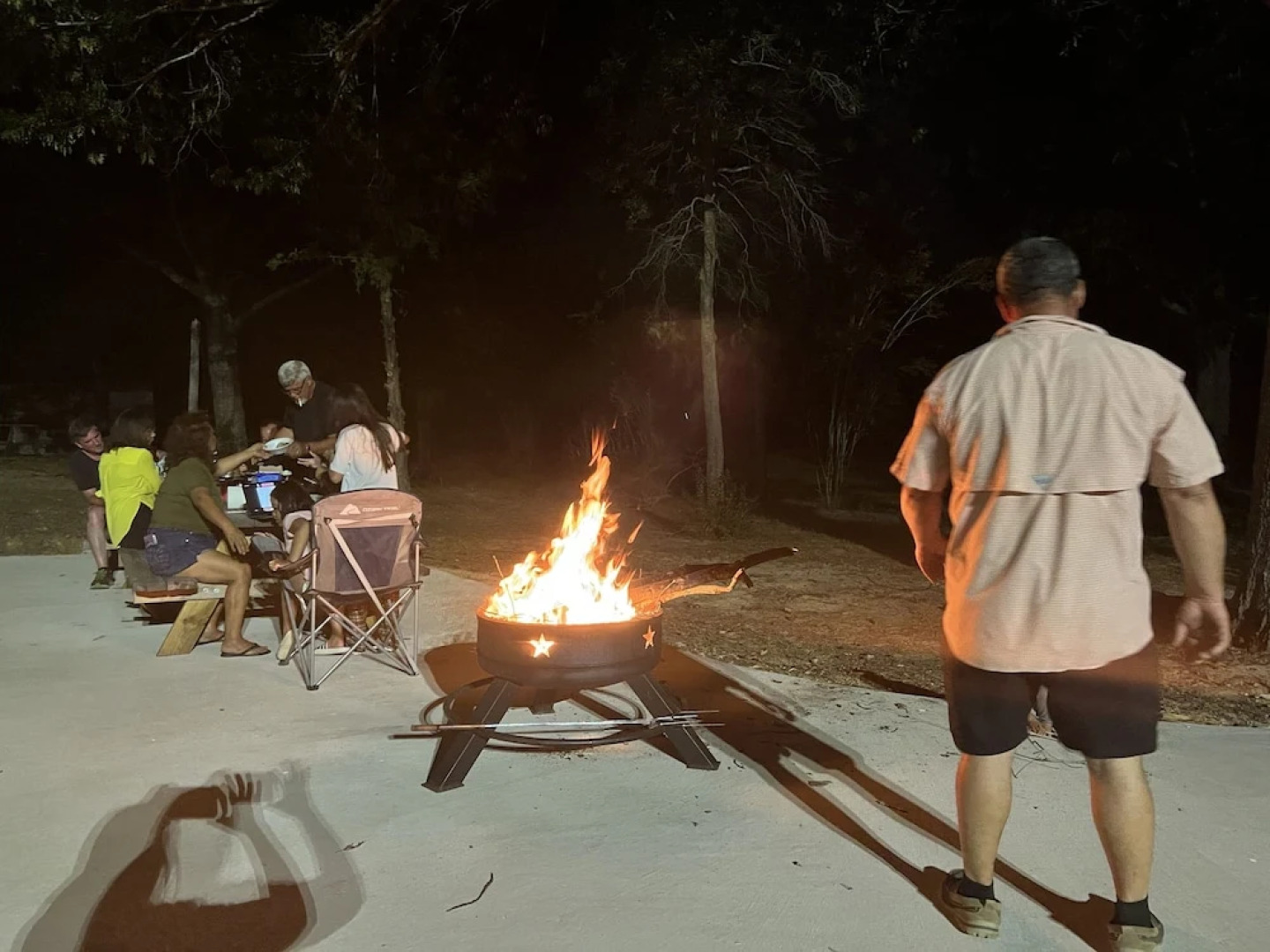 Driftwood Inn and Lodge by the lake