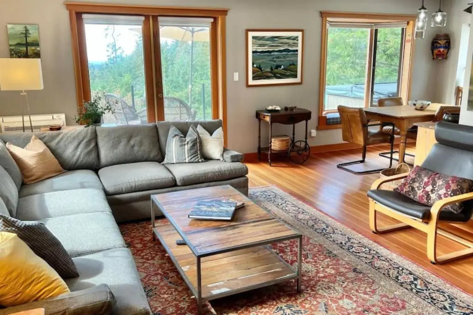 Beautiful 2 bedroom home with ocean and sunset views