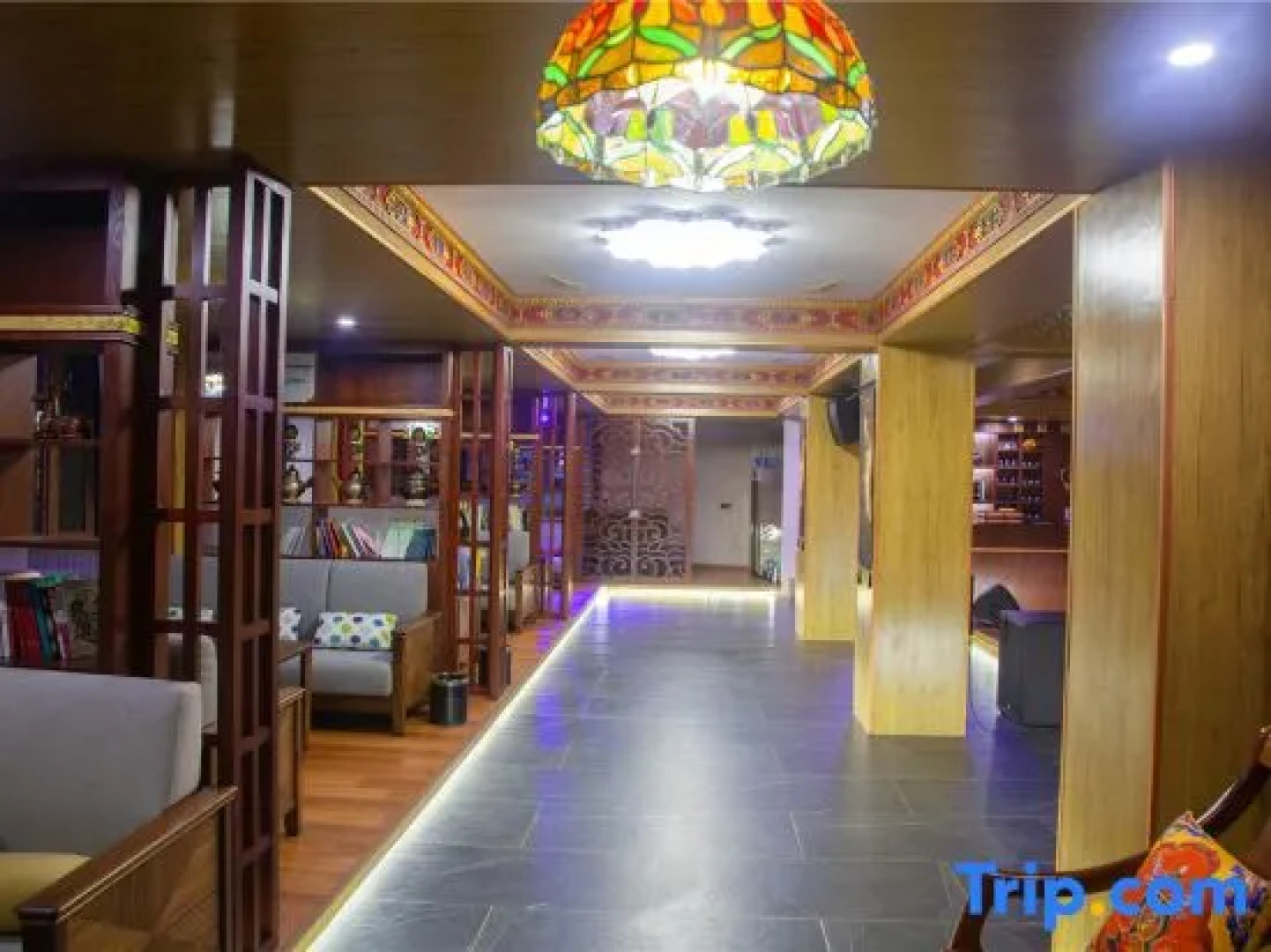 Dege Red Paradise Theme Culture Hotel